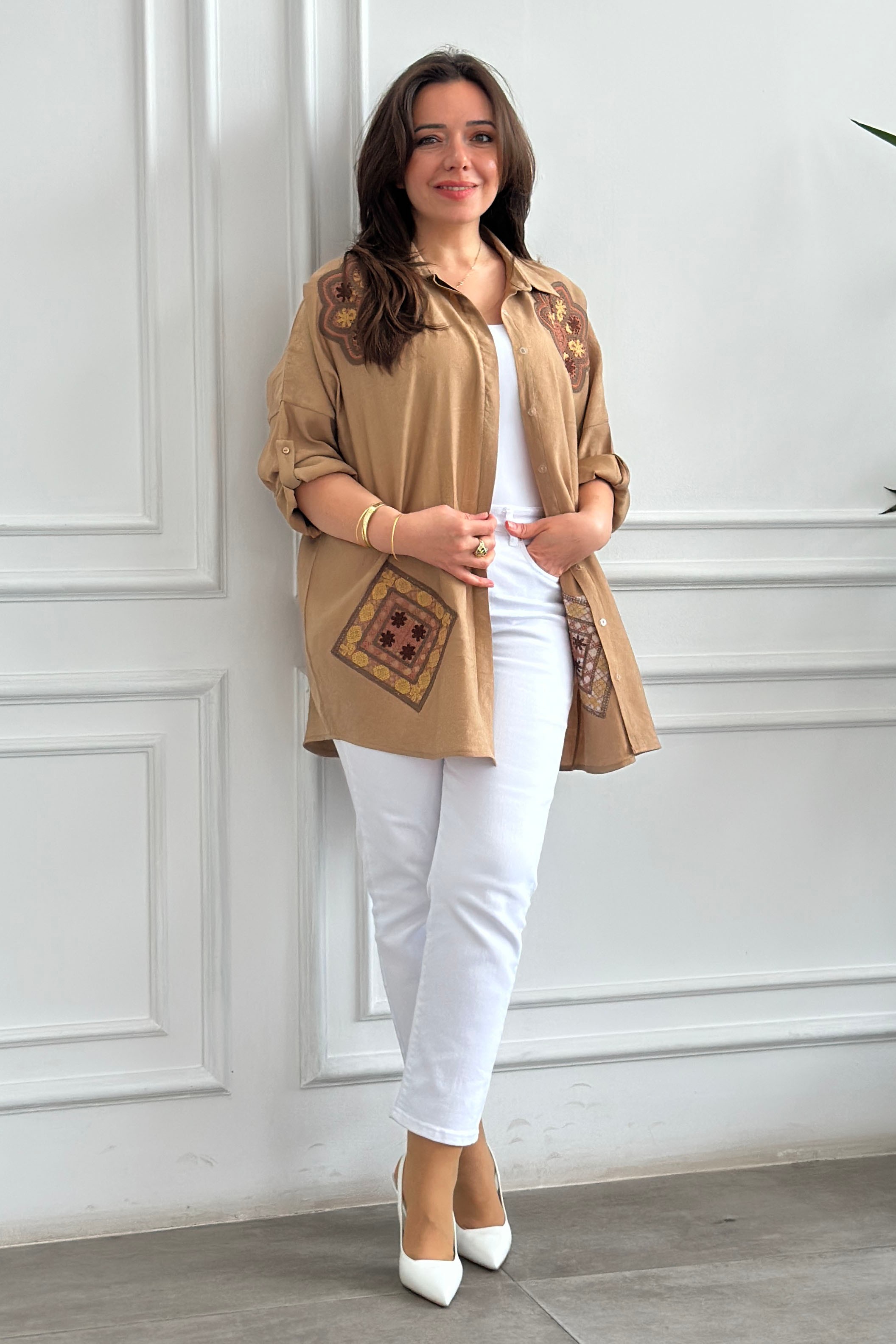 Çiçek Nakış Detaylı Gömlek  - CAMEL