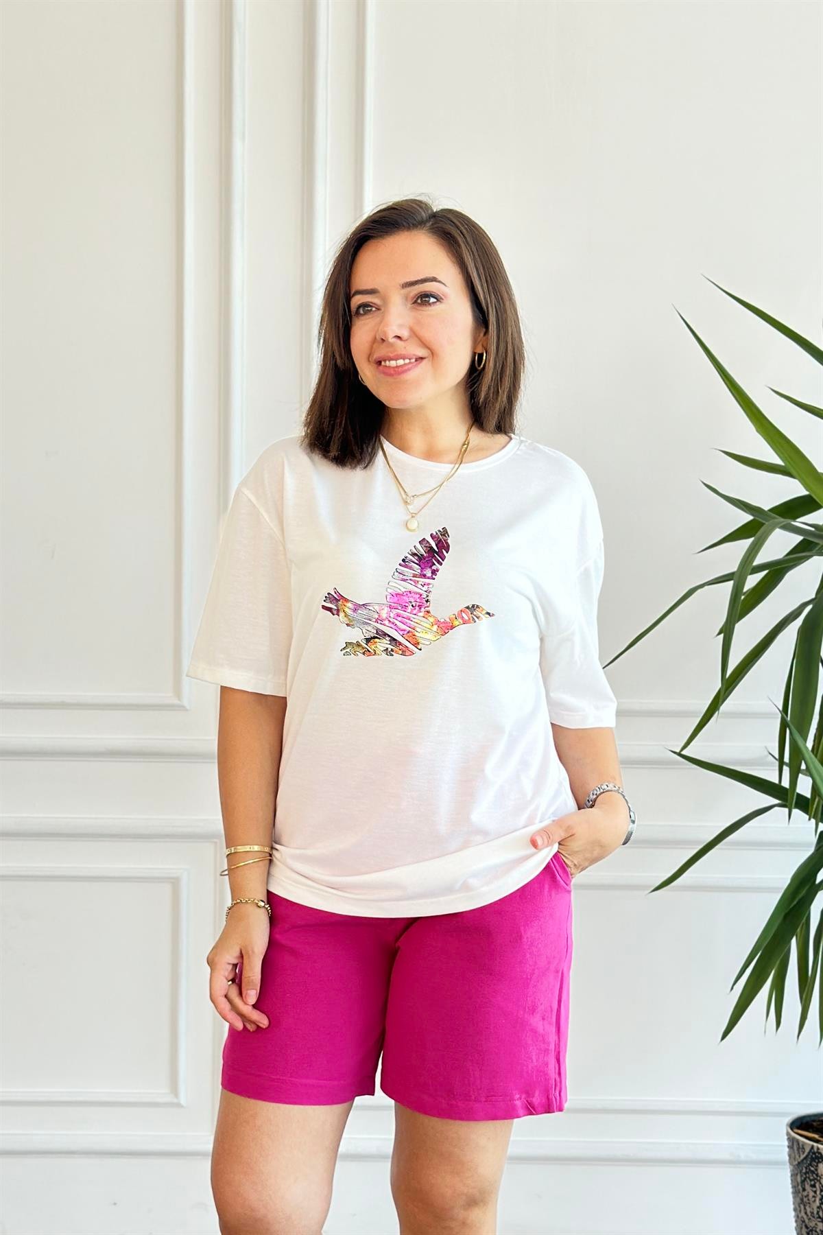 Renkli Kuş Baskılı T-Shirt