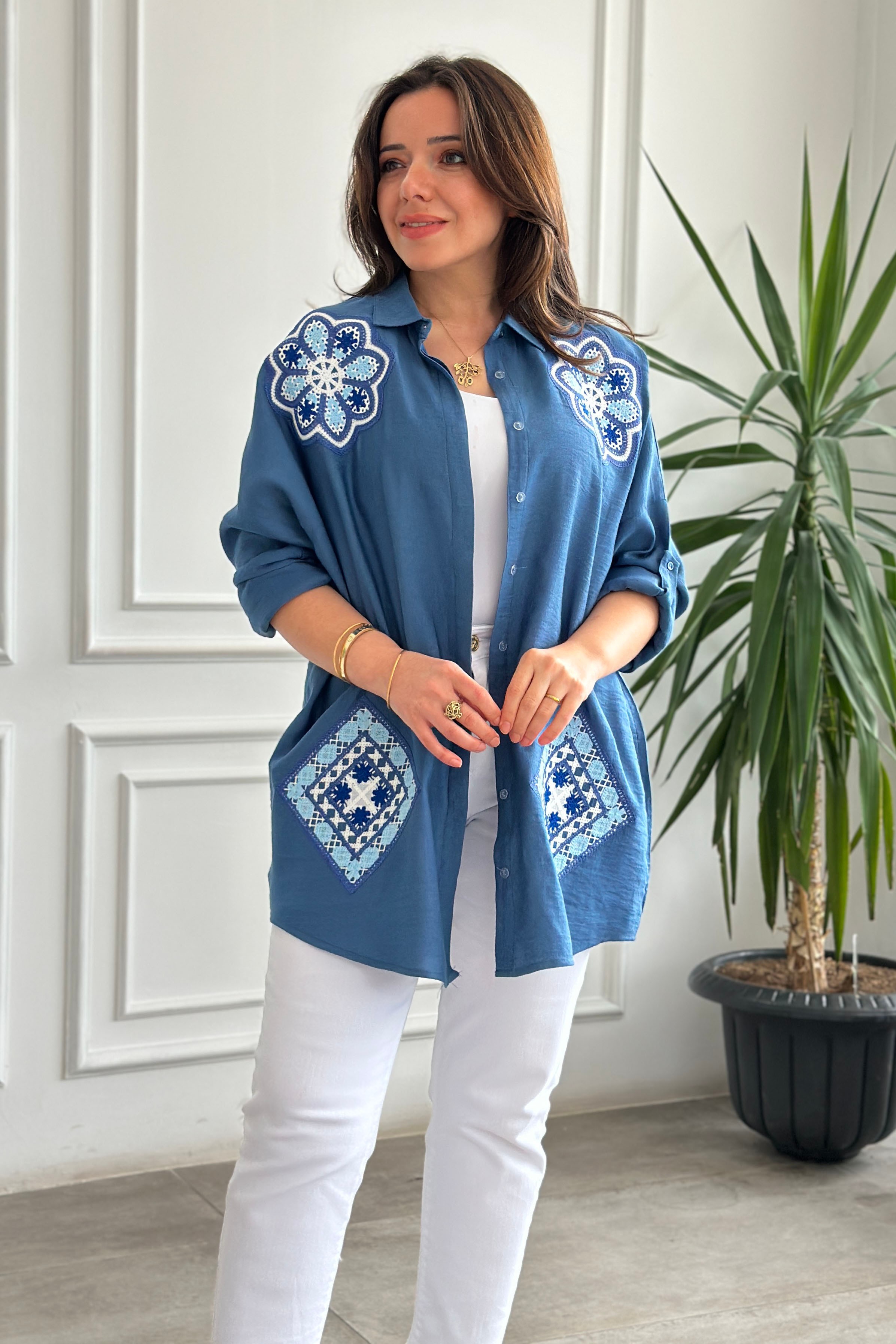 Çiçek Nakış Detaylı Gömlek  - INDIGO