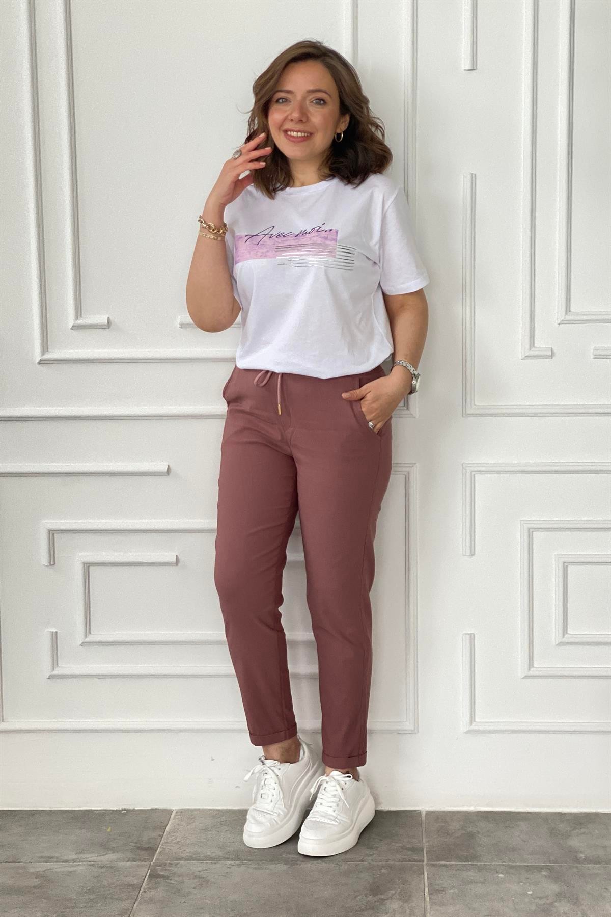 Önü Yazı Baskılı T-Shirt