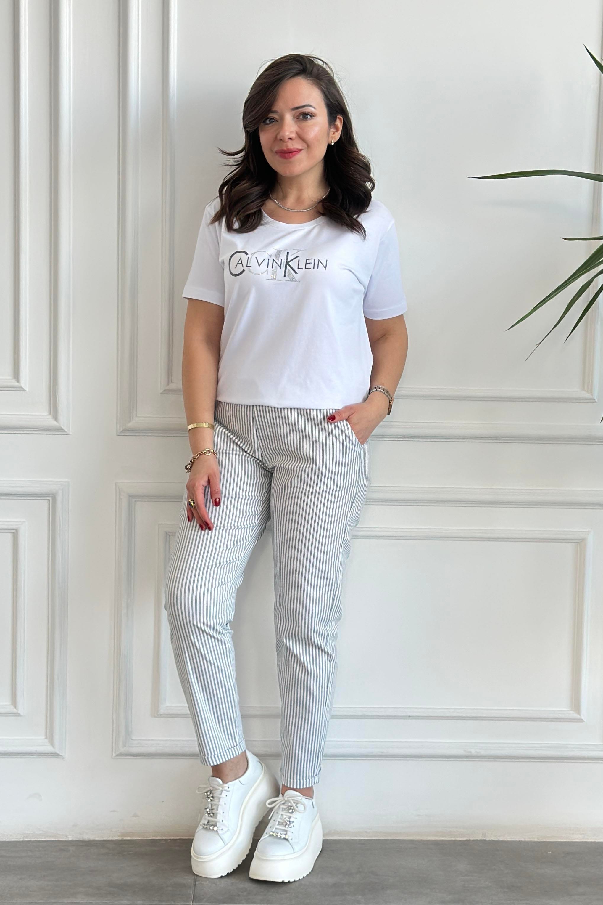 Bisiklet Yaka Önü Yazı Ve Taş Detaylı T-Shirt