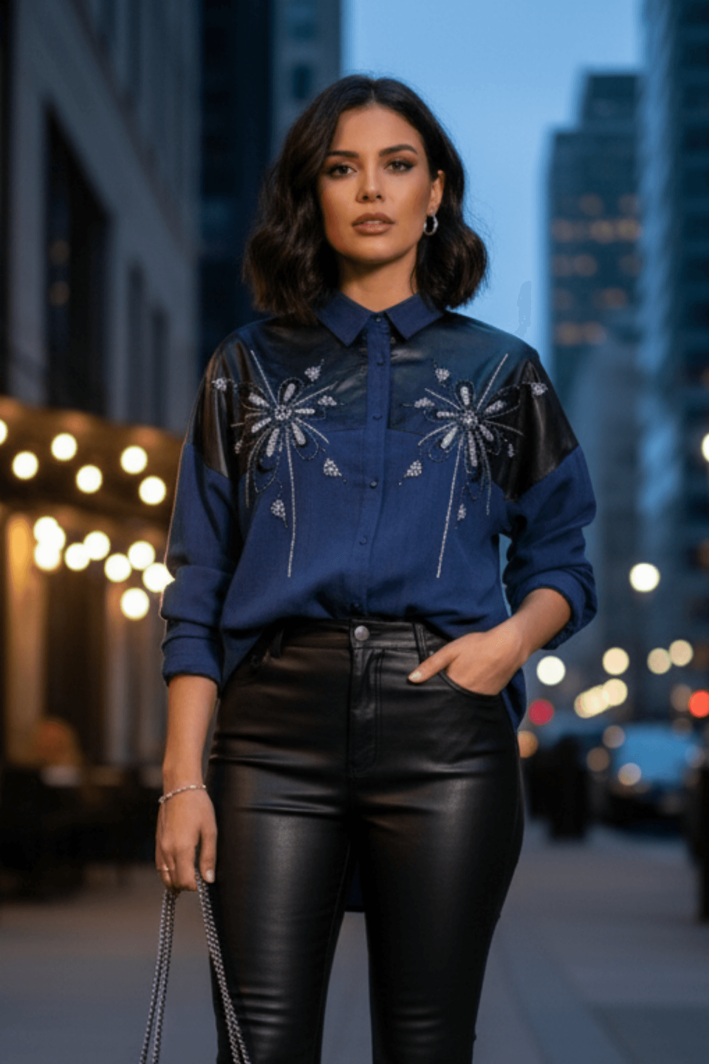 Pul Ve Boncuk İşlemeli Deri Detaylı Gömlek