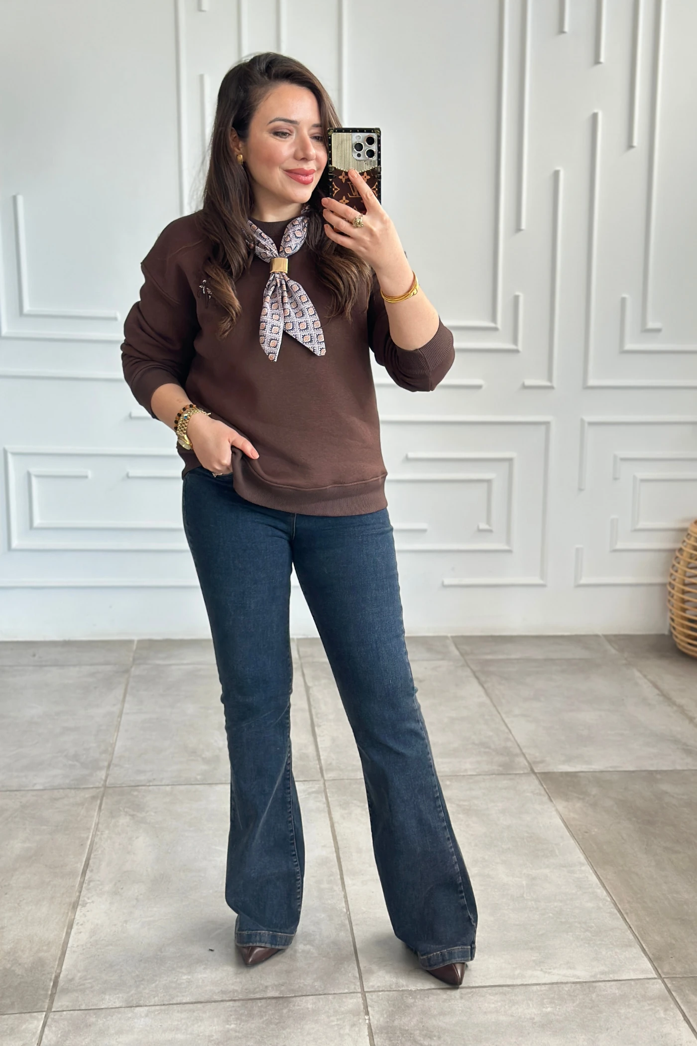 Geyik Nakış İşlemeli Yakası Fular Detaylı Sweat - KAHVERENGI