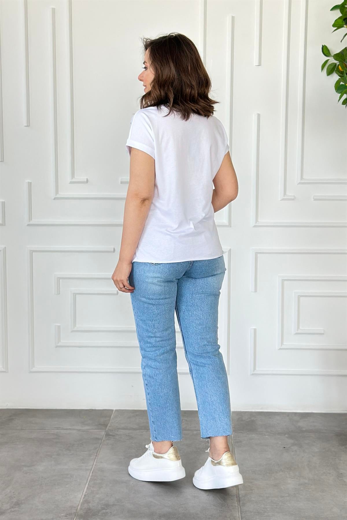 Önü Yıldız Ve Zincir Detaylı T-Shirt