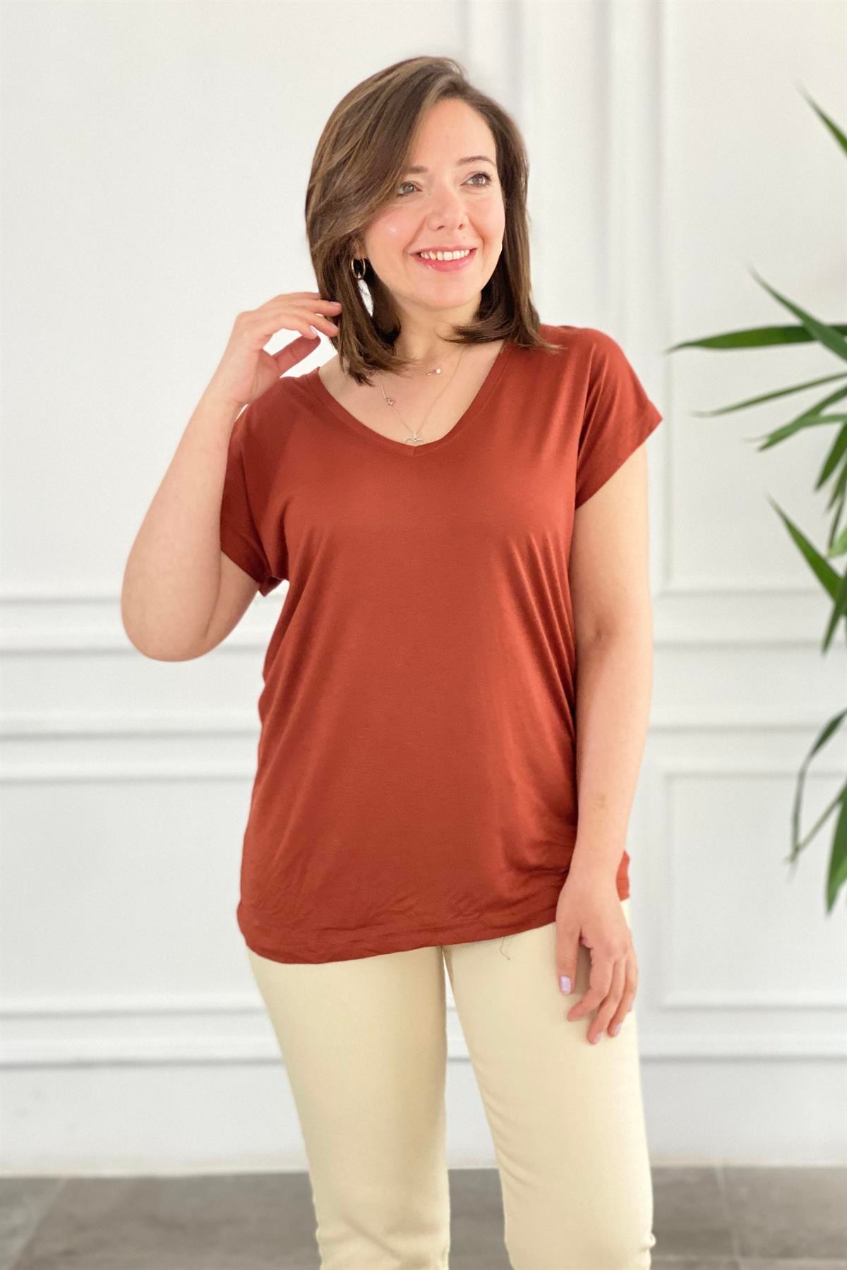 V Yaka Basic T-Shirt