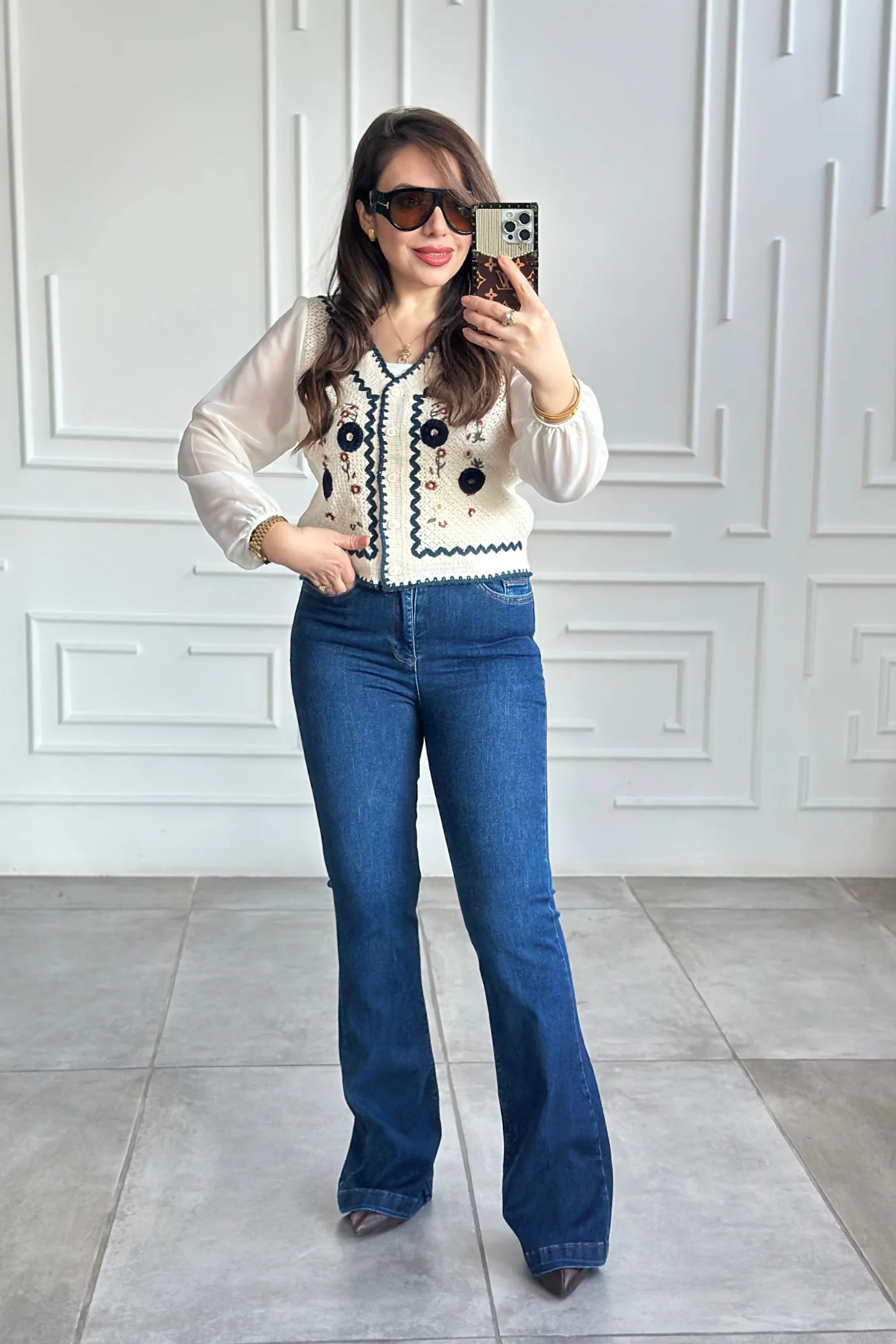 Kolları Şifon Nakış işlemeli Düğmeli Kısa Bluz - LACIVERT