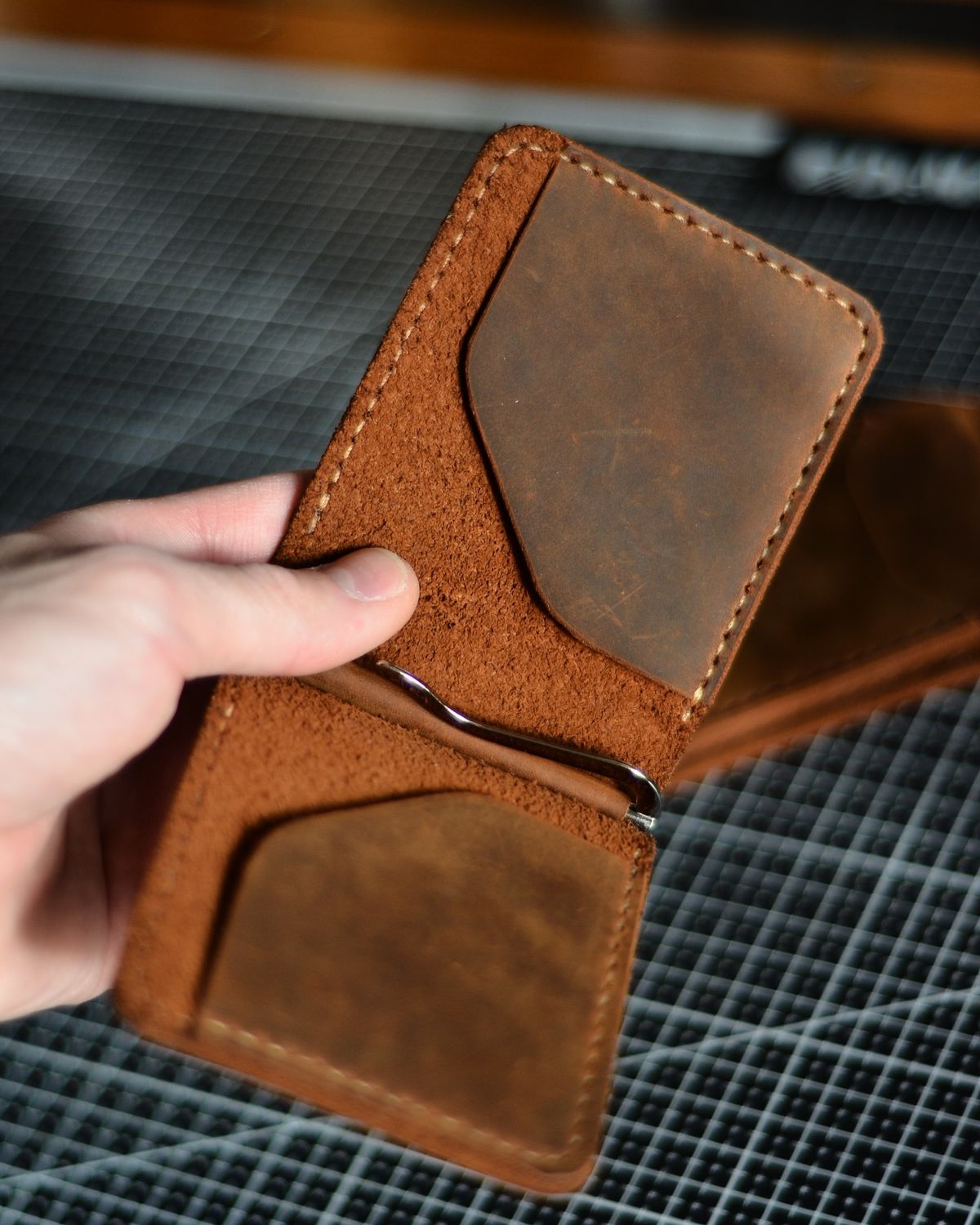 El Yapımı Deri Cüzdan – Metal Klipsli Minimalist Tasarım main variant image