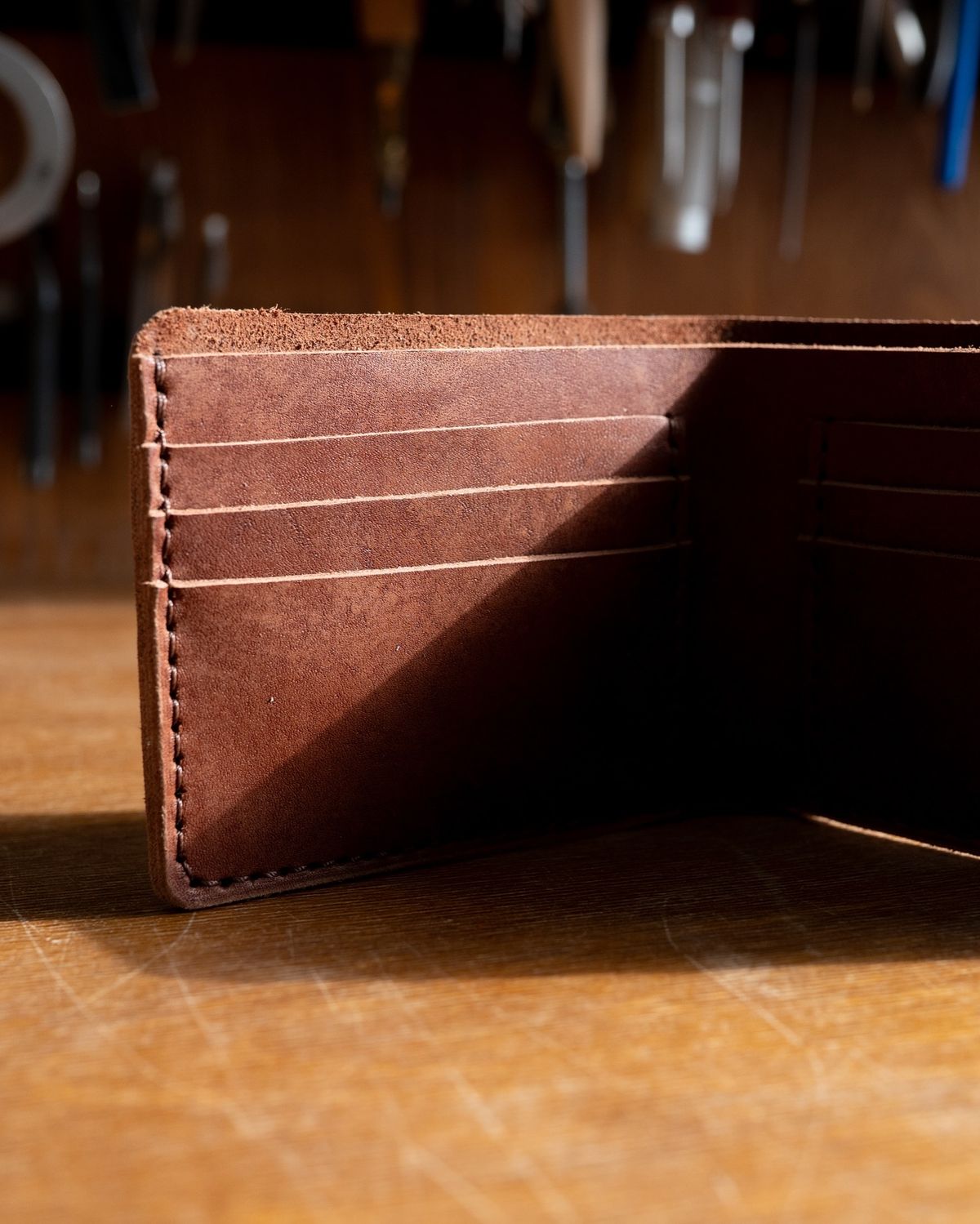 El Yapımı Hakiki Deri Bifold Cüzdan – Şıklık ve Fonksiyonellik Bir Arada main variant image