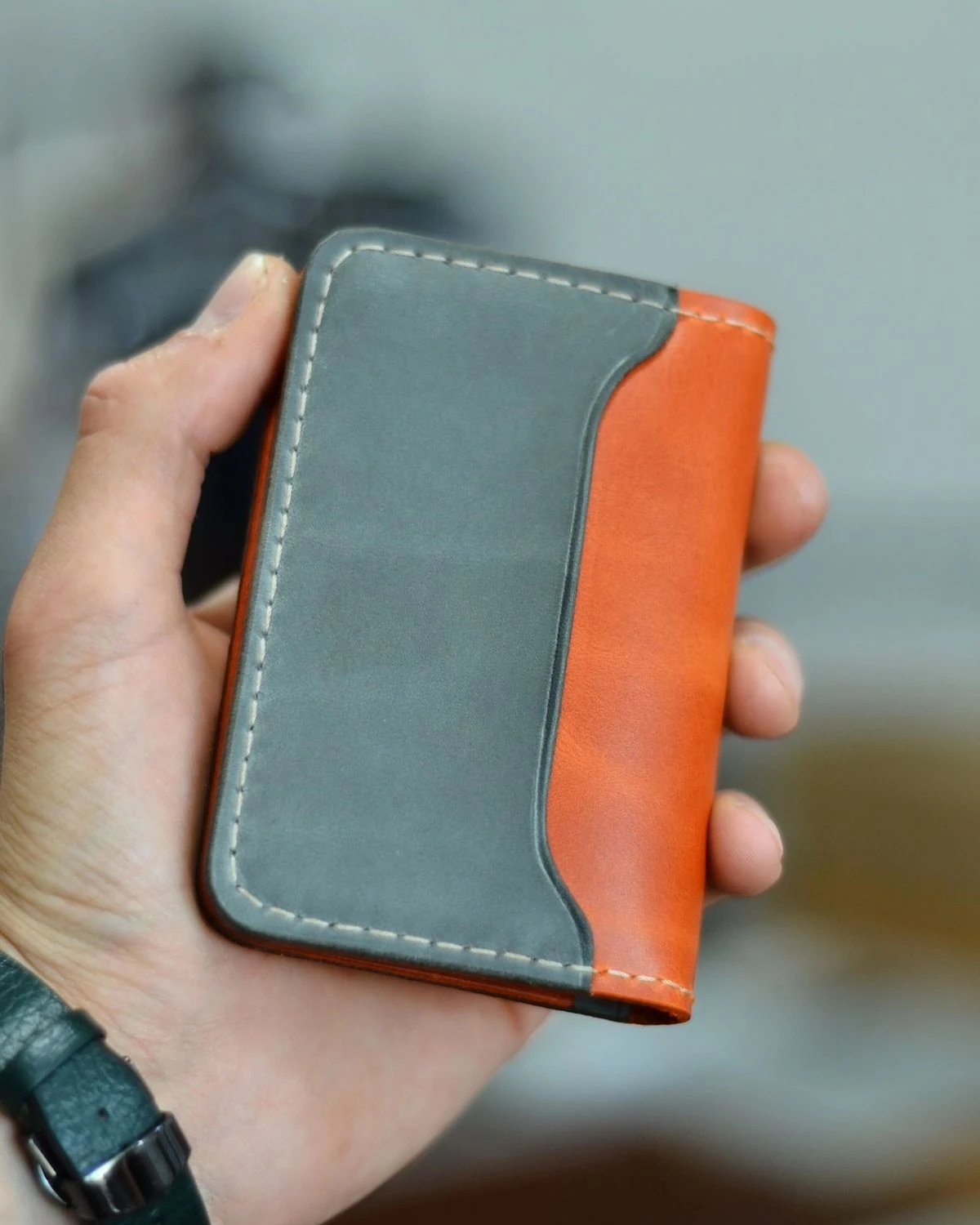 El Yapımı Deri Kartlık Cüzdan – Turuncu & Gri Kontrast Tasarım