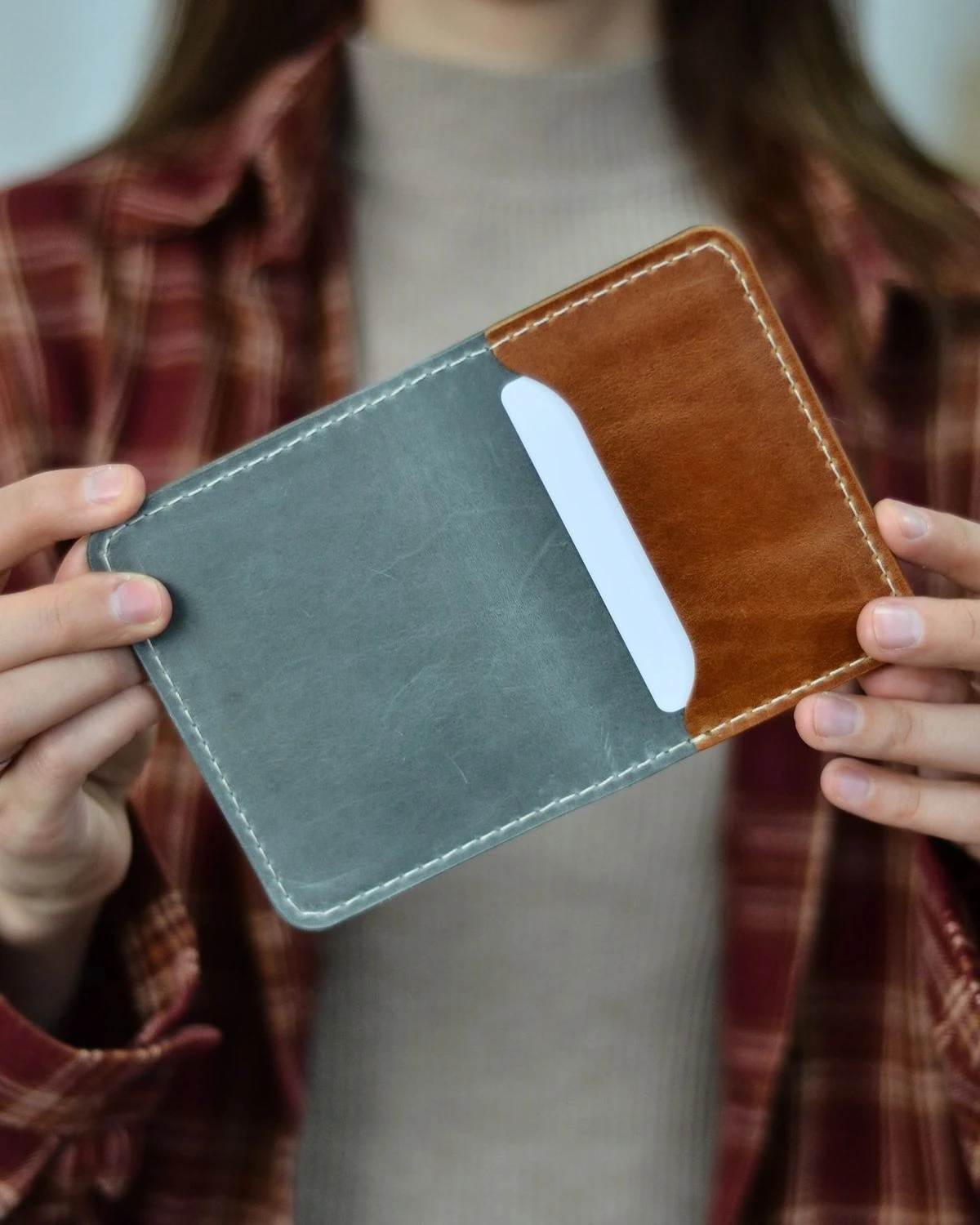 El Yapımı Deri Cüzdan – Gri & Kahverengi, Nakit ve Kart Taşıma İçin İdeal