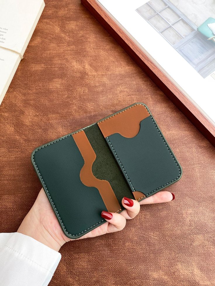Taba & Yeşil Deri Kartlıklı Minimal Cüzdan main variant image