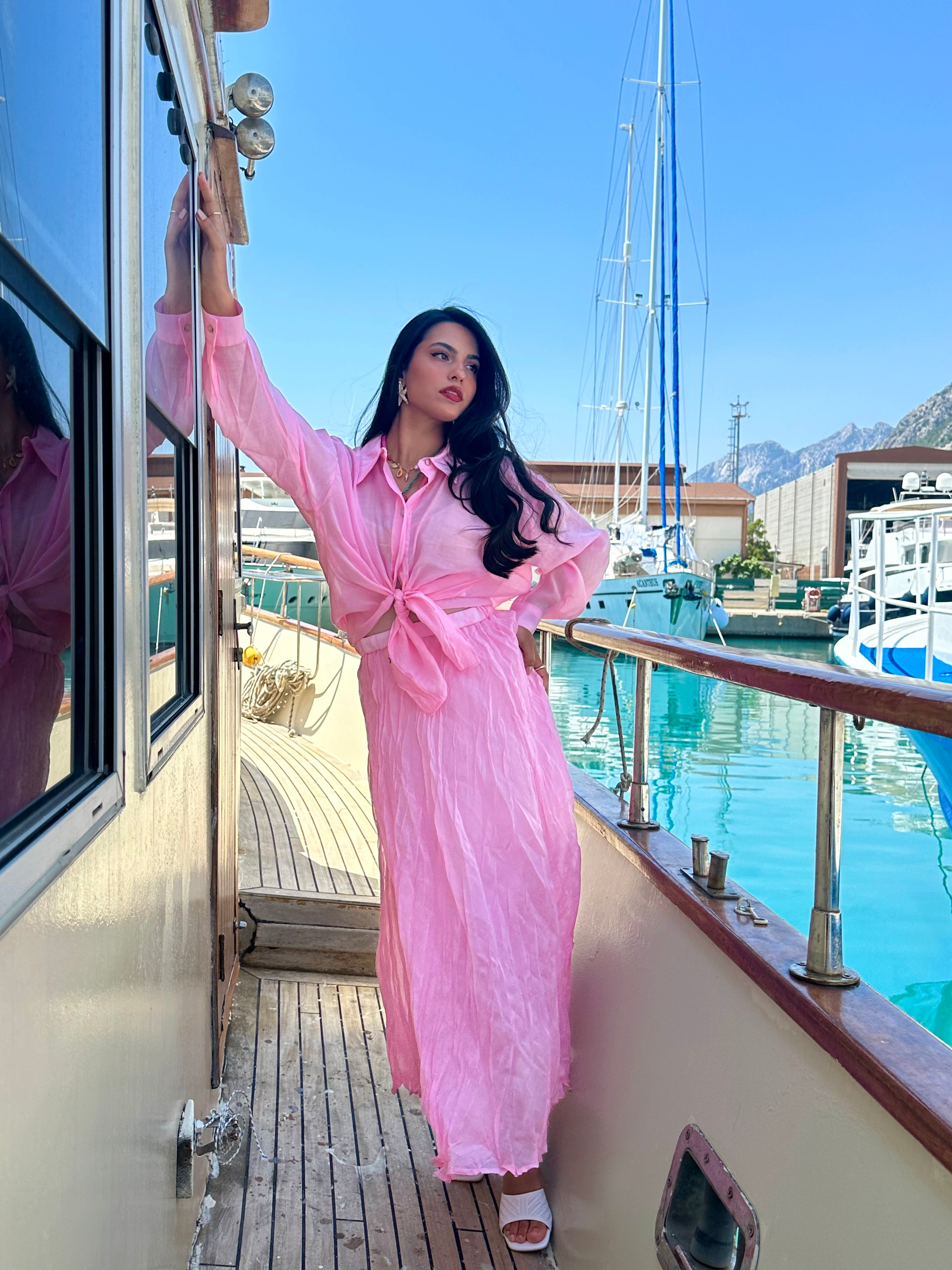 Pembe İpeksi Gömlek ve Kırışık Etek Takım 3010