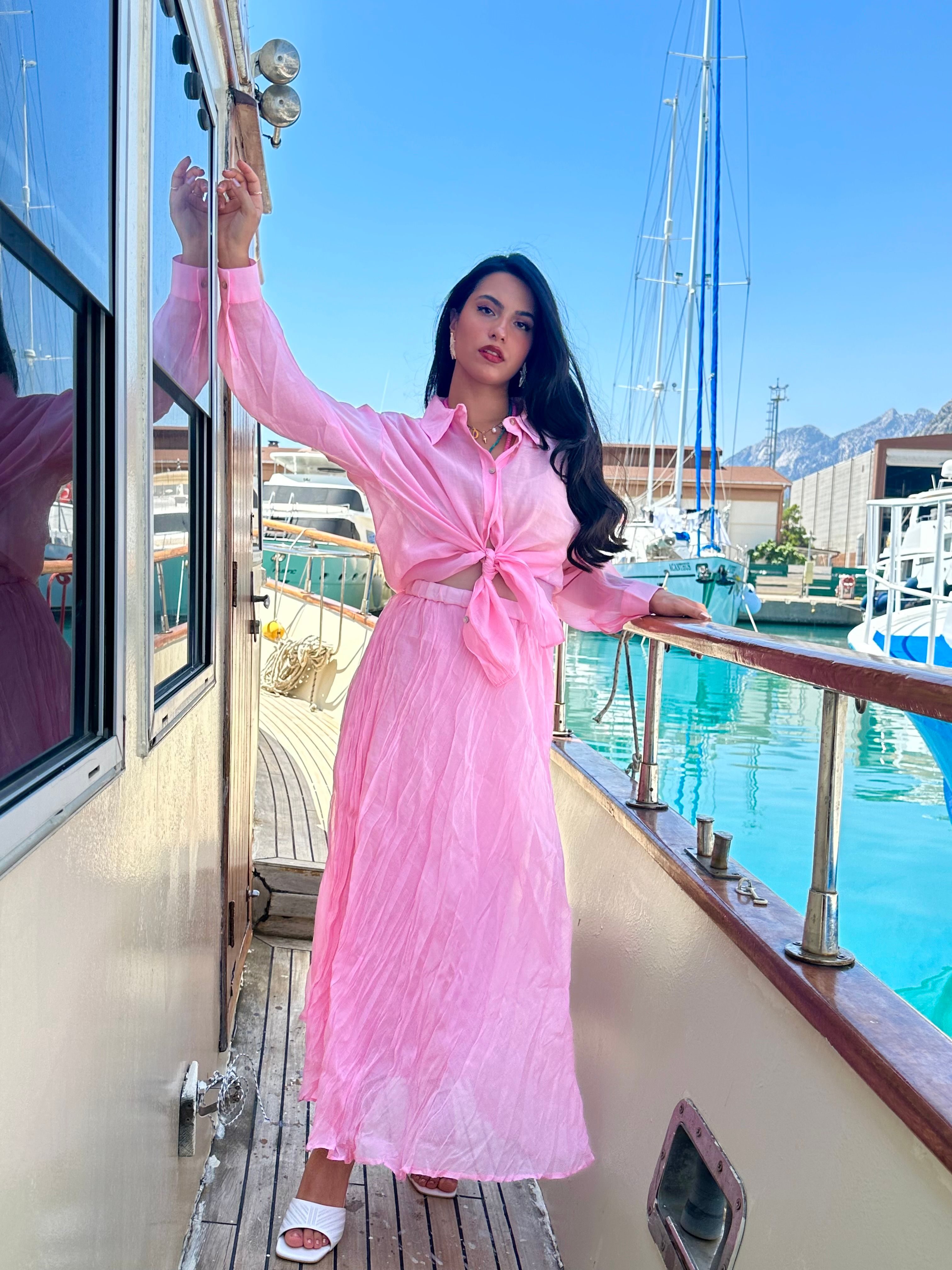 Pembe İpeksi Gömlek ve Kırışık Etek Takım 3010