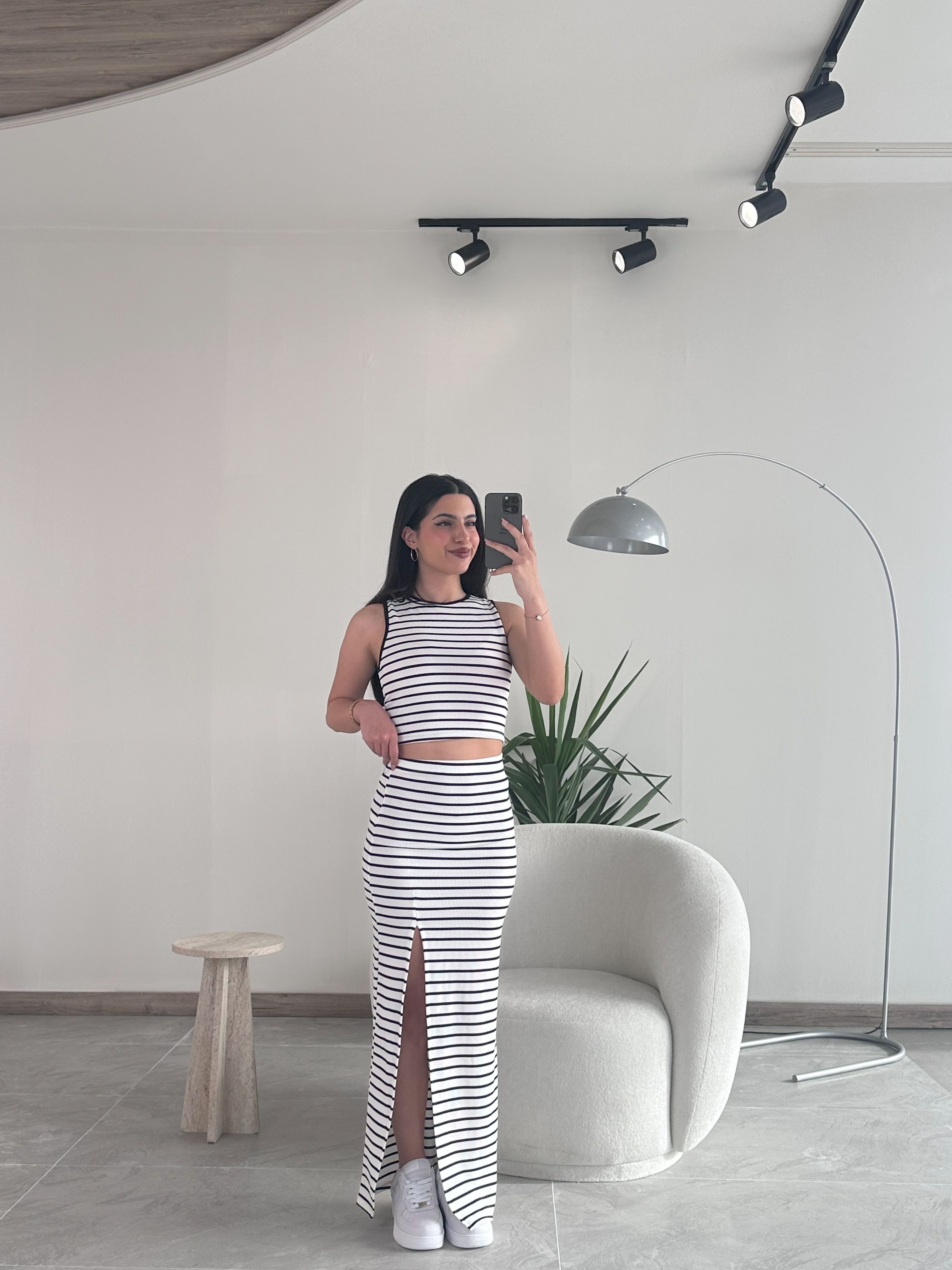Beyaz Askılı Crop Top Yırtmaçlı Maxi Etek Takım