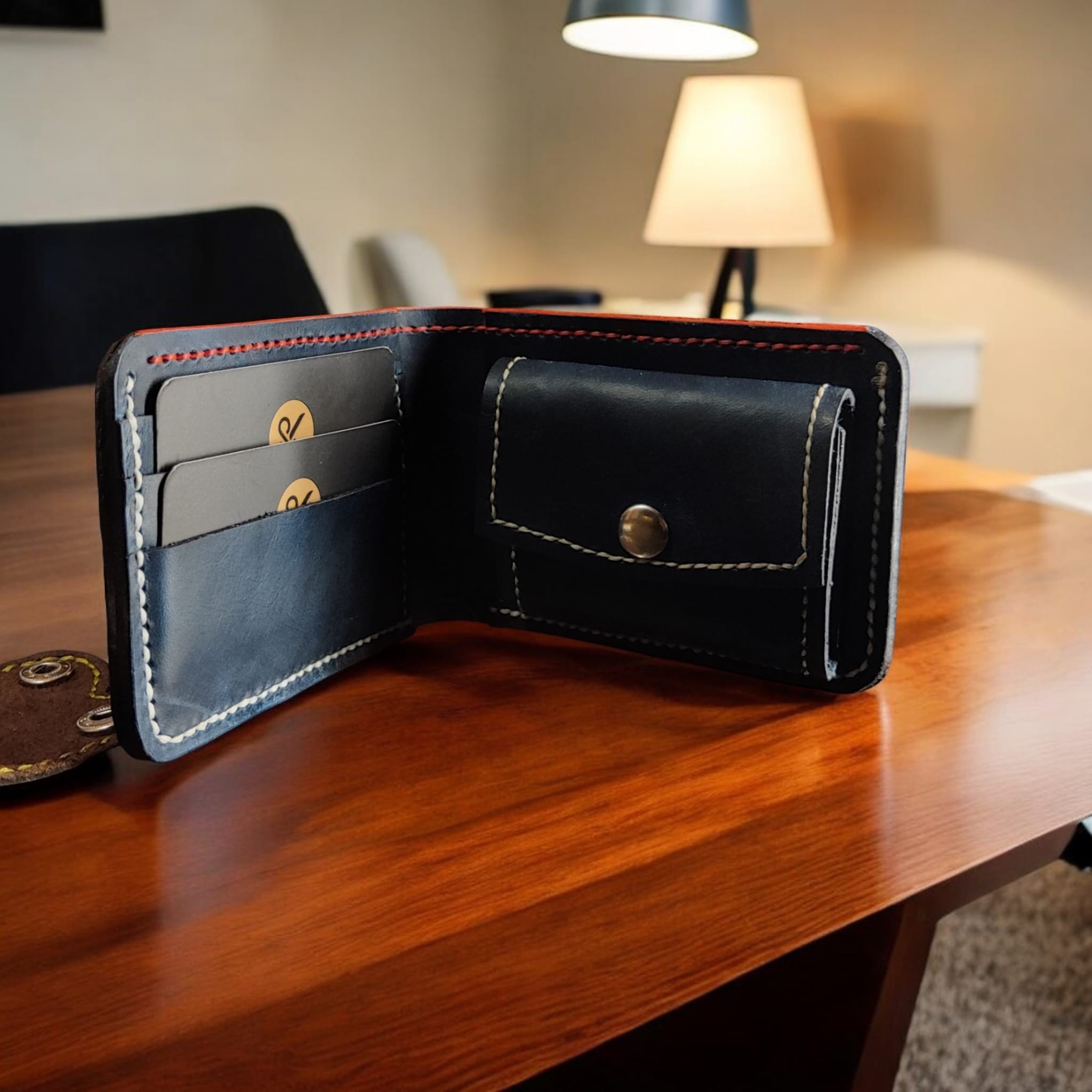 Kişiye Özel Bozuk Paralı Erkek Deri Cüzdan – Bifold Tasarım, Monogramlı