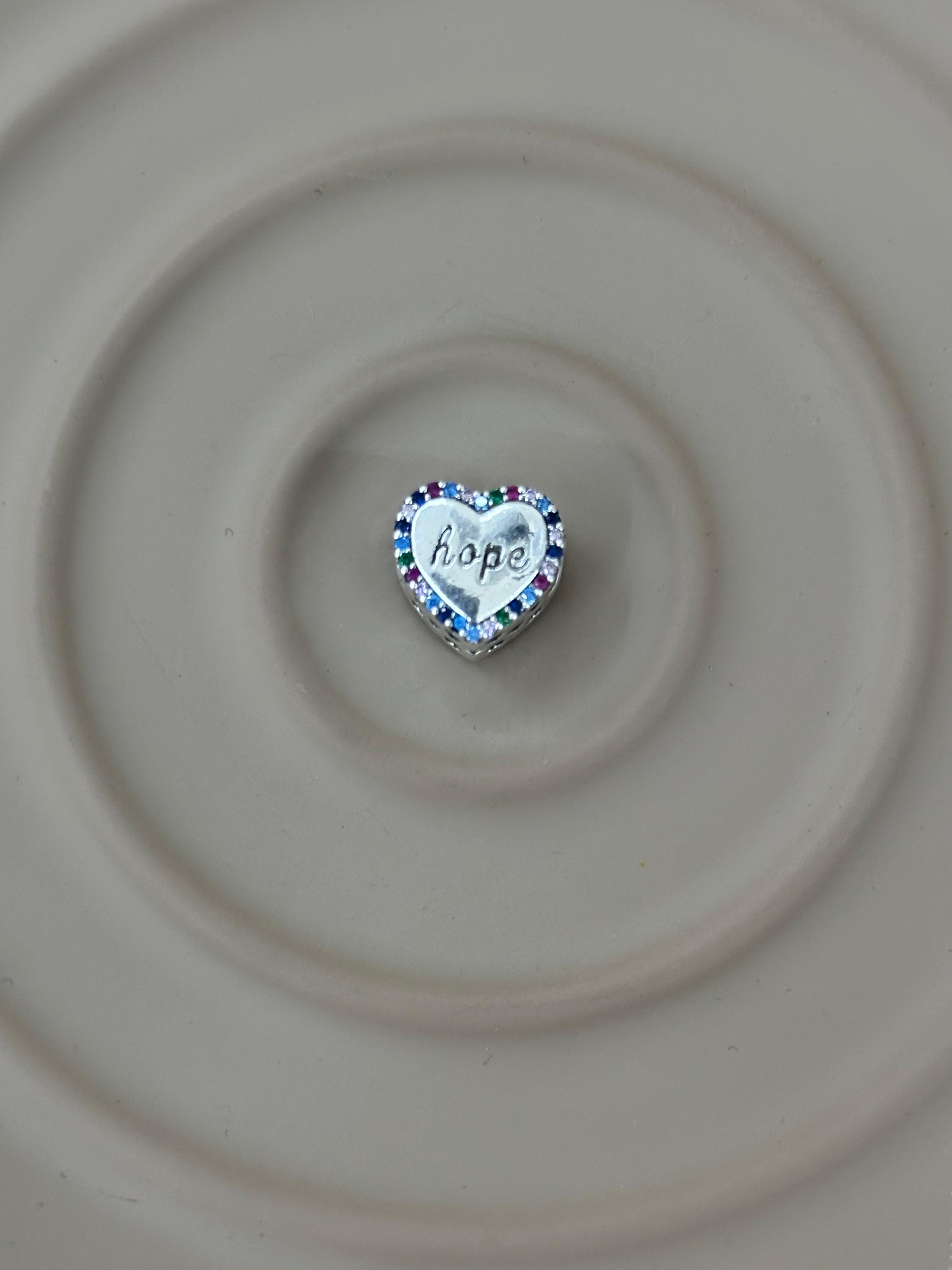 Hope Renkli Taşlı Kalp Charm