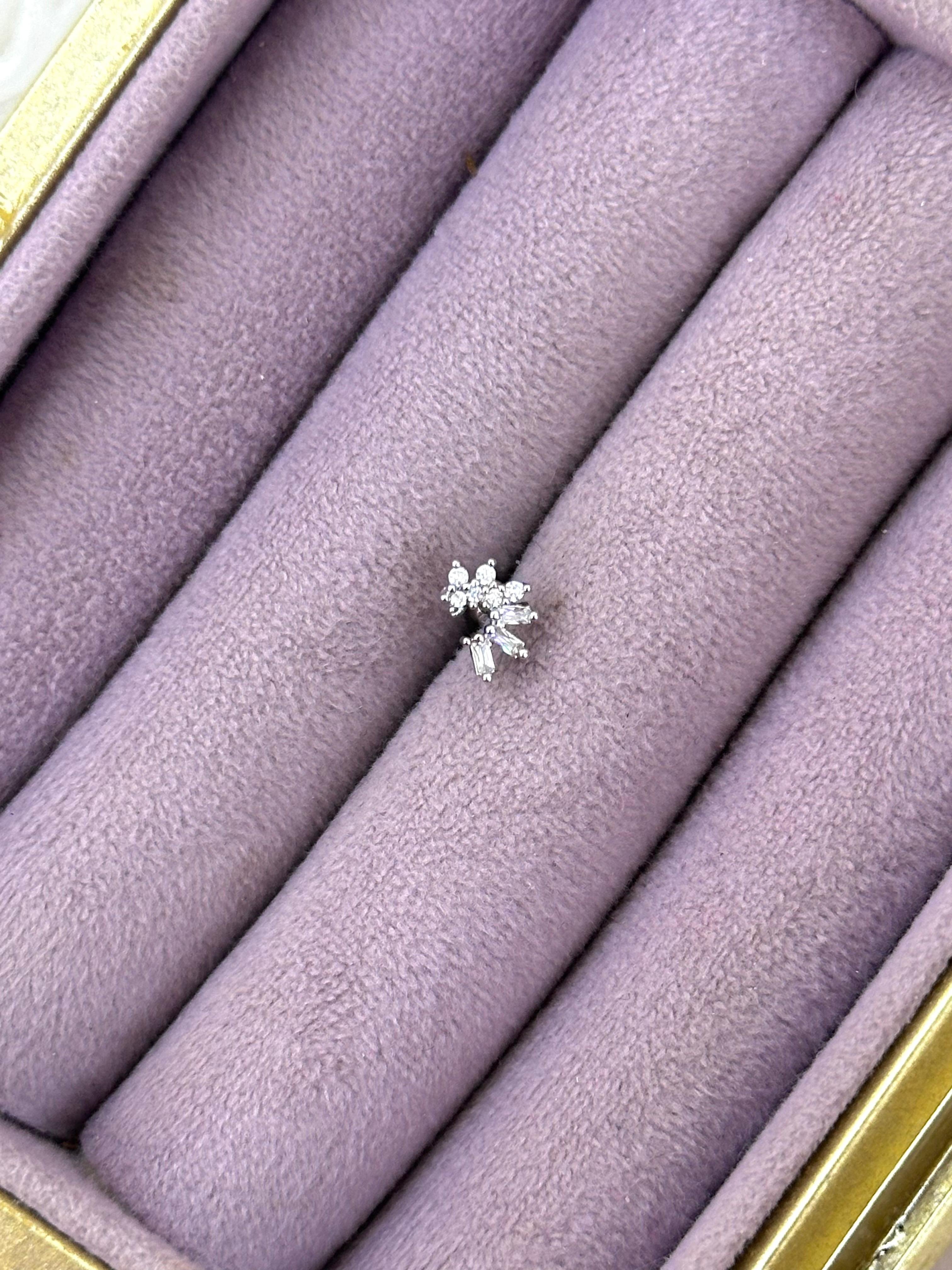 🌸💎 Çiçek Motifli Çelik Piercing 🌸💎