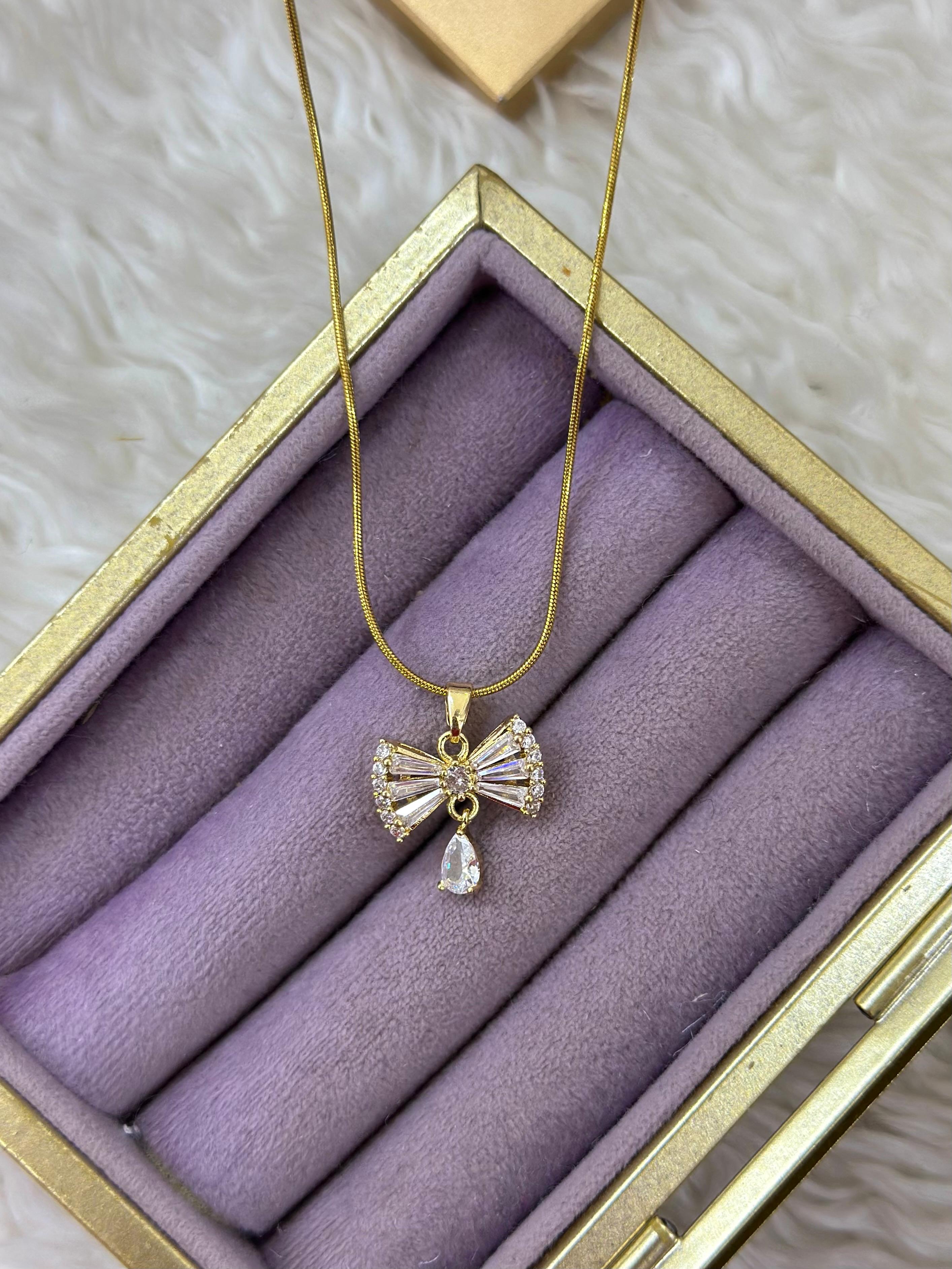 🎀 Pırıltılı Fiyonk ve Damla Kolye 💧