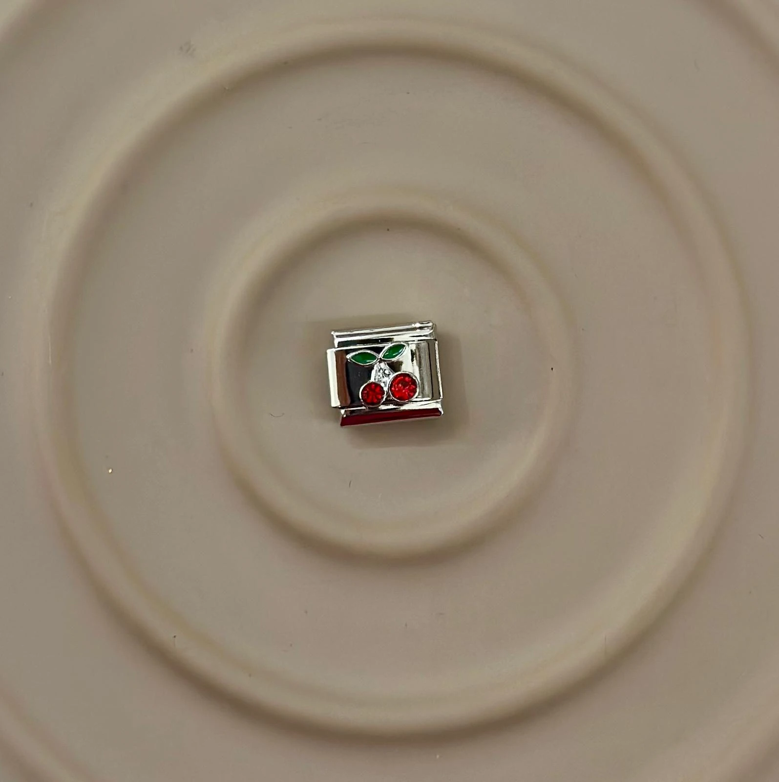 🍒 Nomination Charm: Canlı Kiraz Tutkusu! ❤️