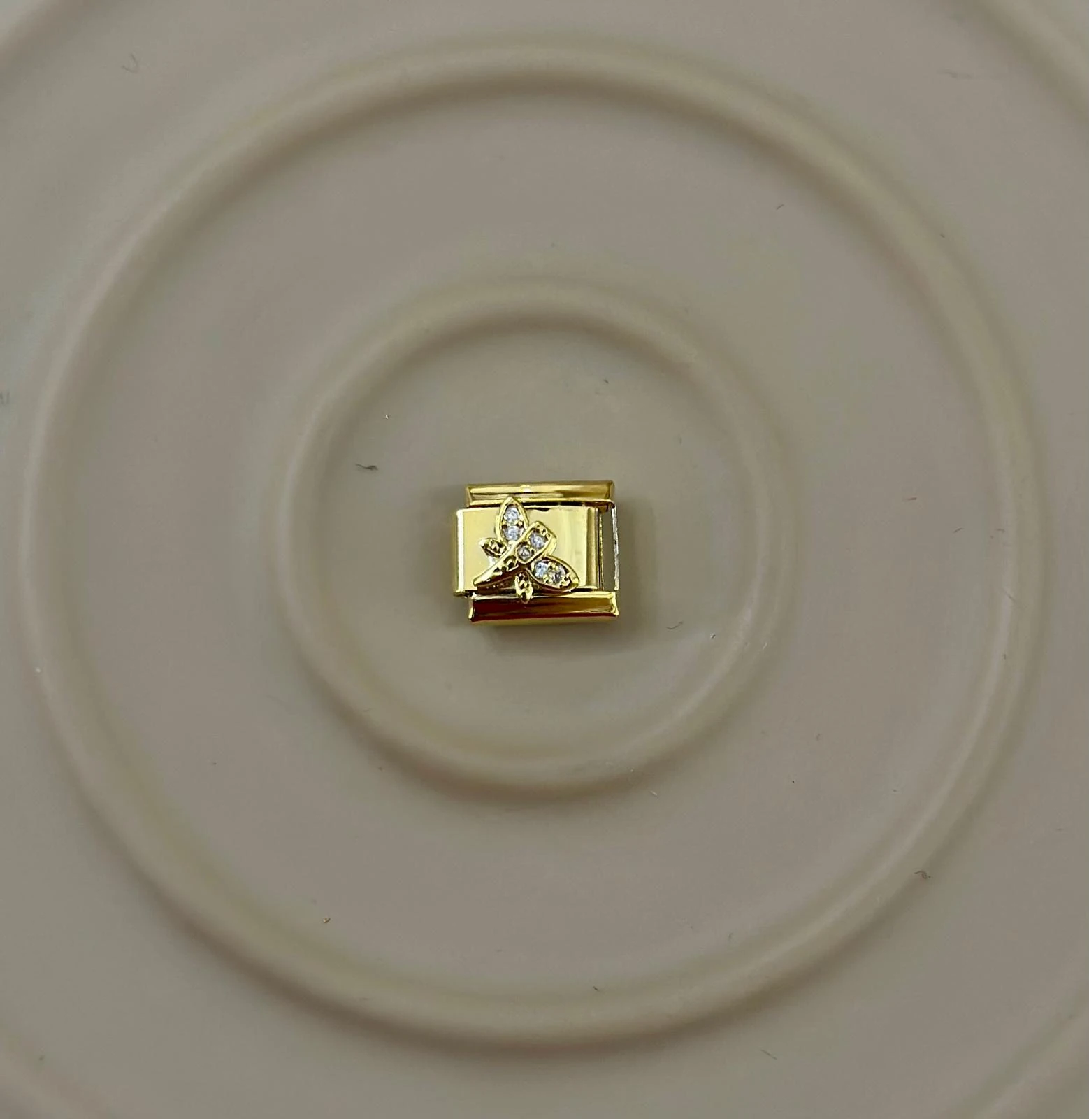 🦋 Nomination Charm: Altın Kelebek Işıltısı! 💛