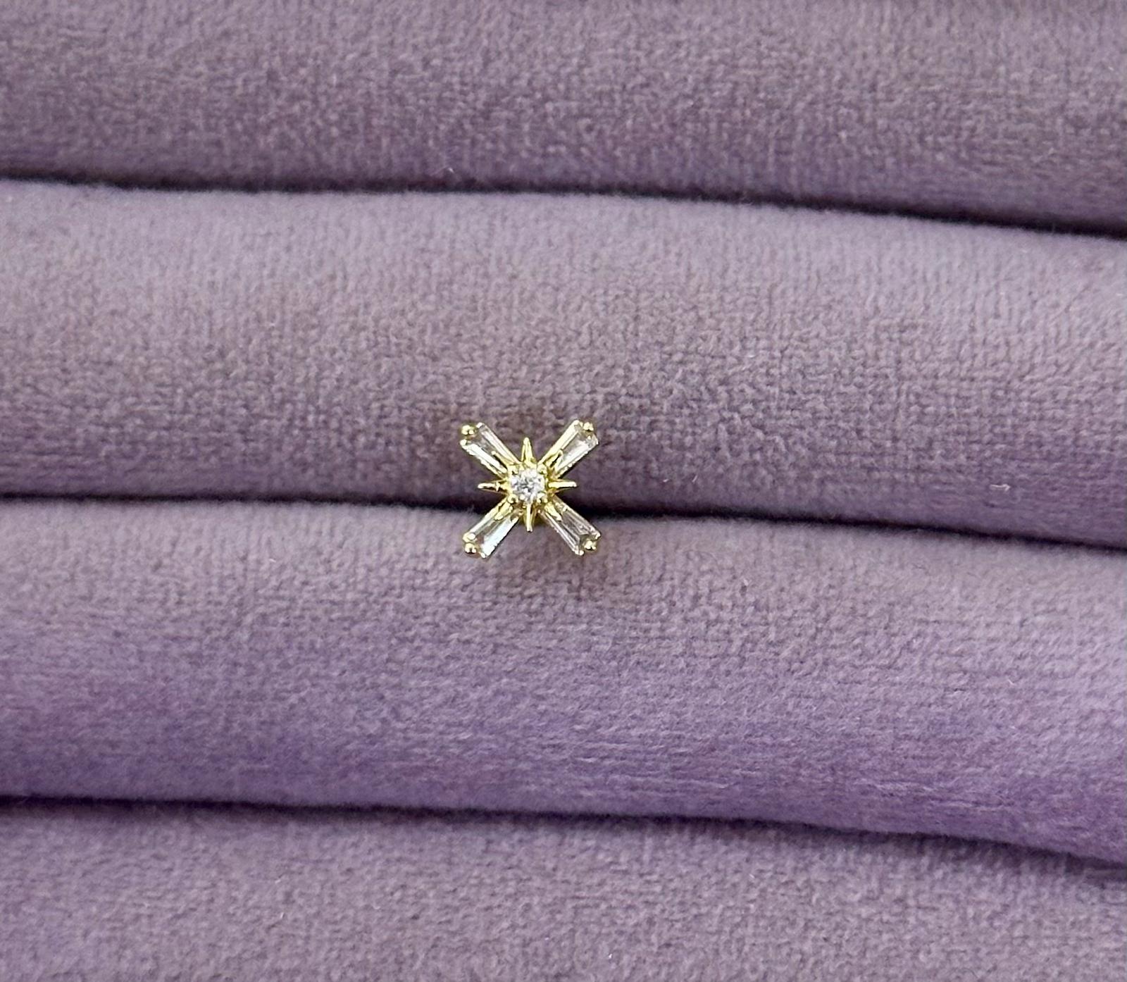 Altın Tonlu Baget ve Yuvarlak Taşlı  Piercing