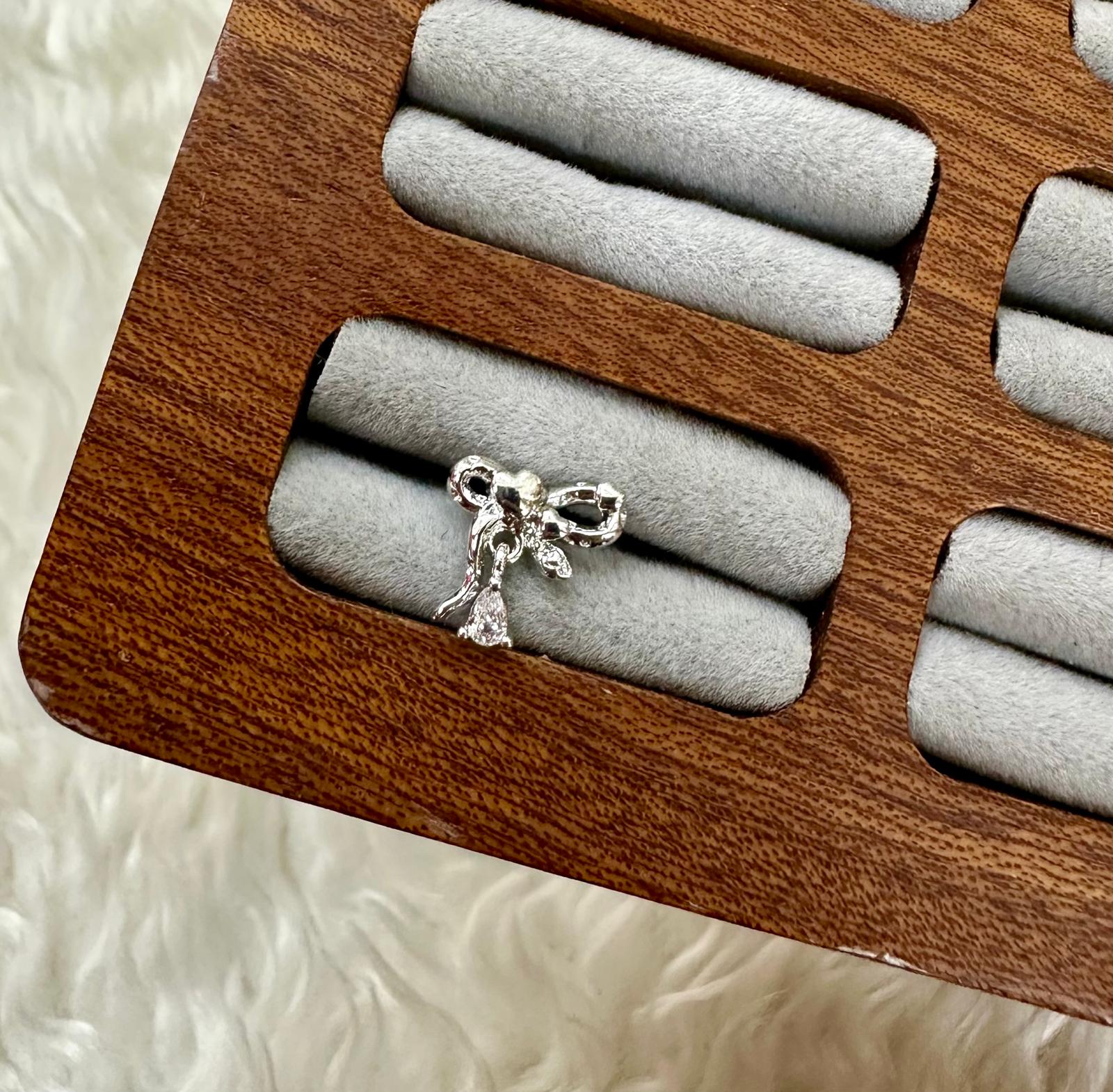 Beyaz Fiyonk Piercing ✨