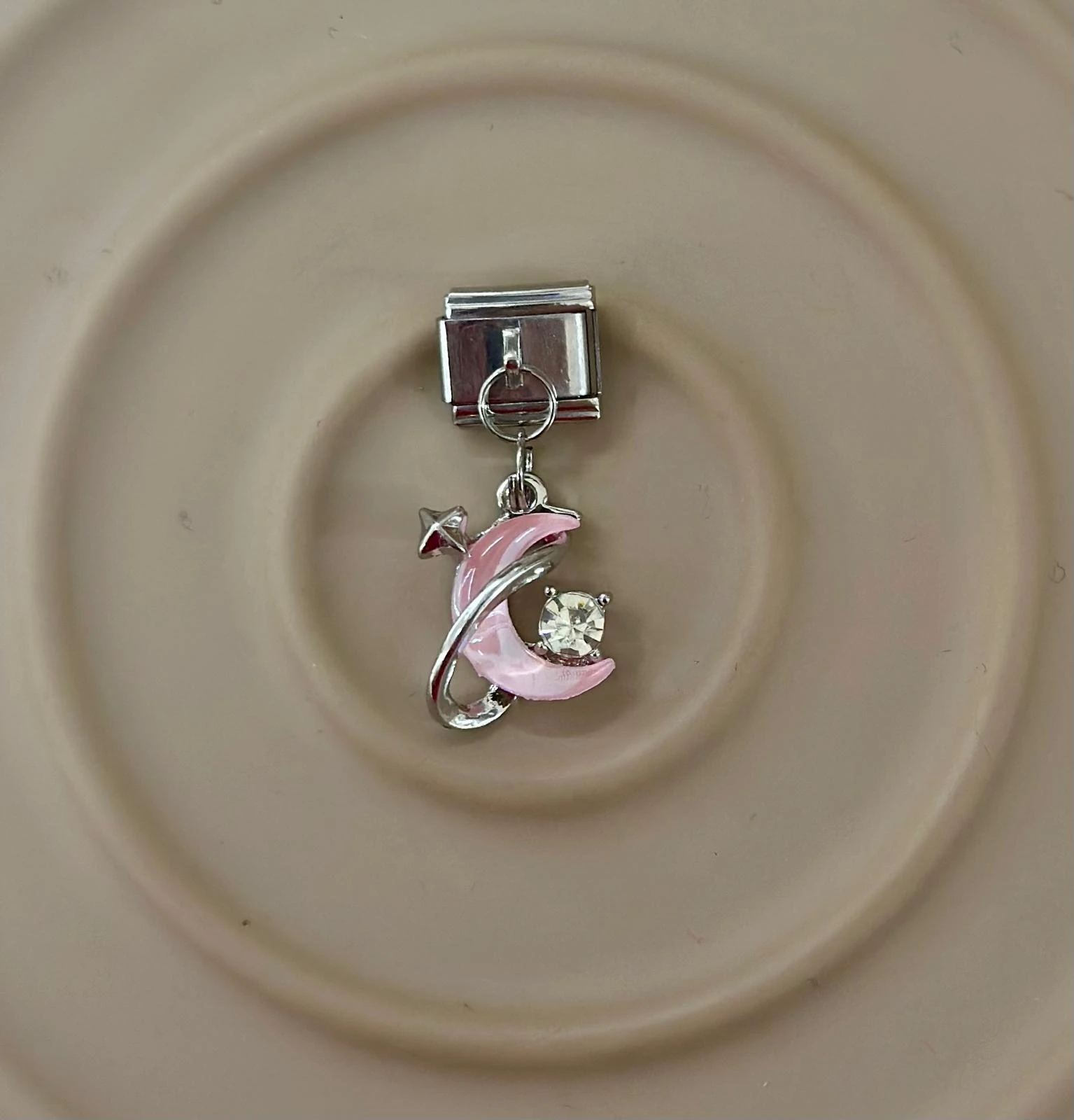 🌙 Gökyüzü Işıltısı: Sarkıt Ay ve Yıldız Nomination Charm! ✨