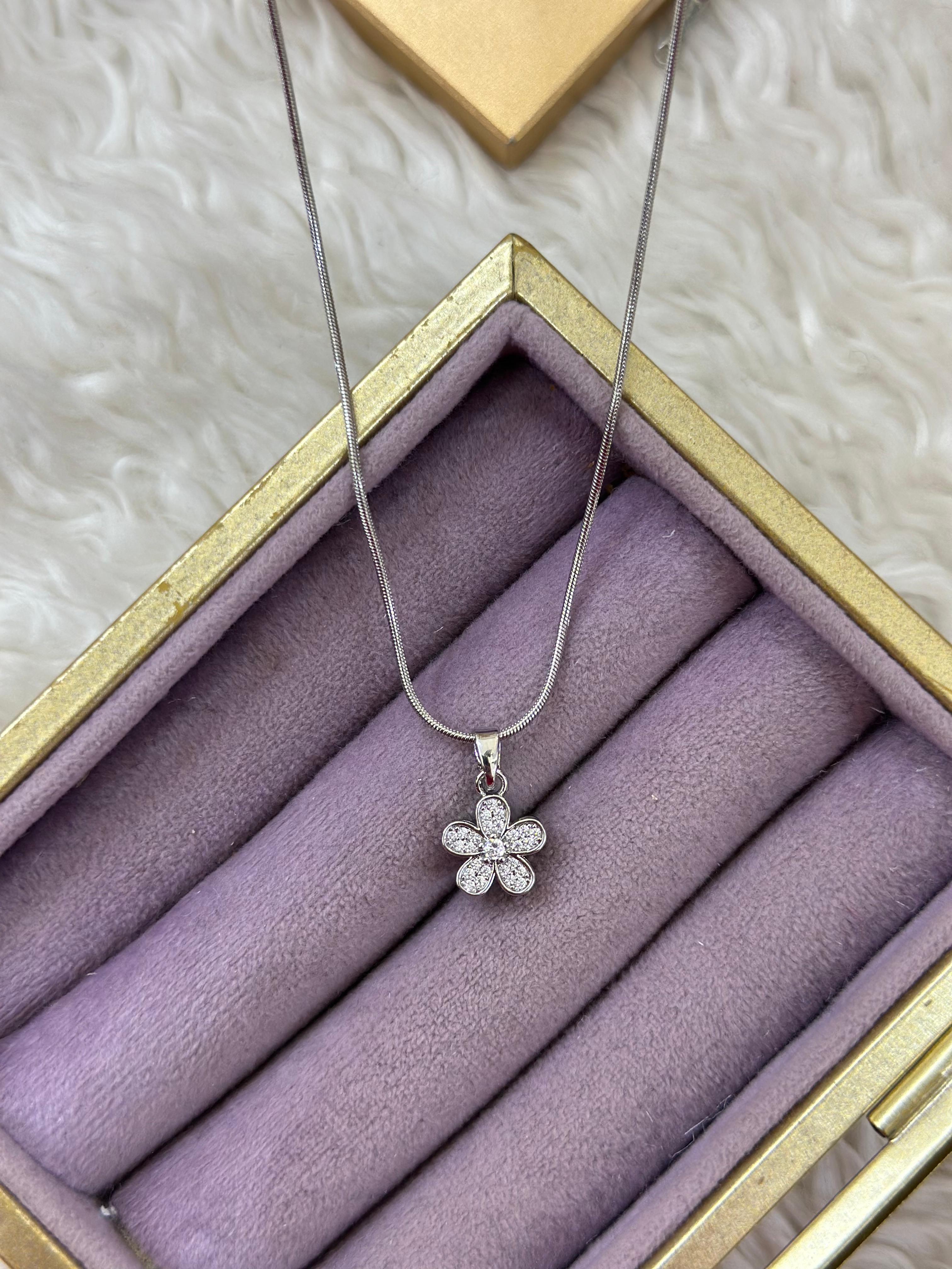 💖 Papatya Işıltısı Kolye