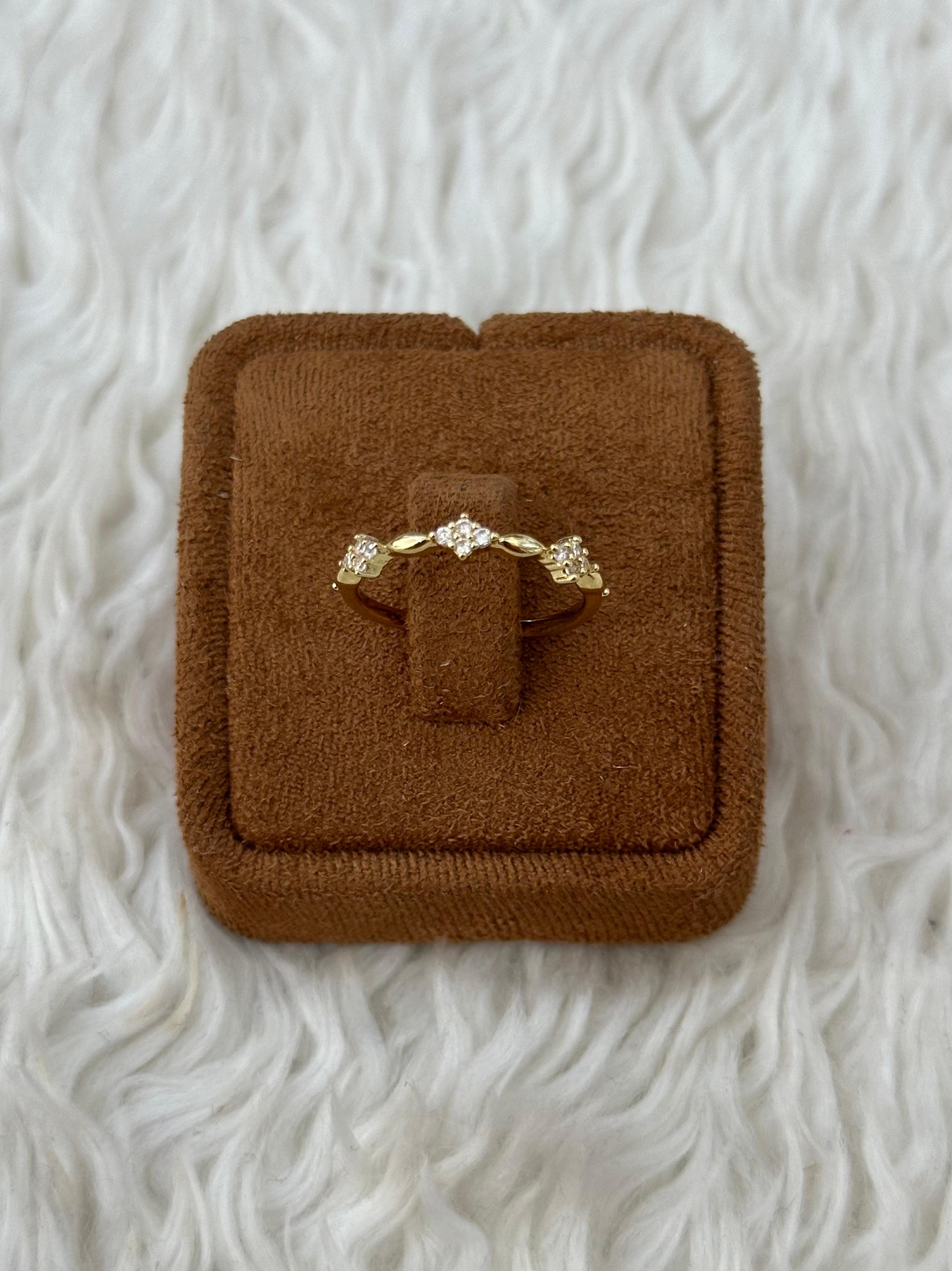 ⭐ Yıldız/Çiçek Formlu Yüzük 