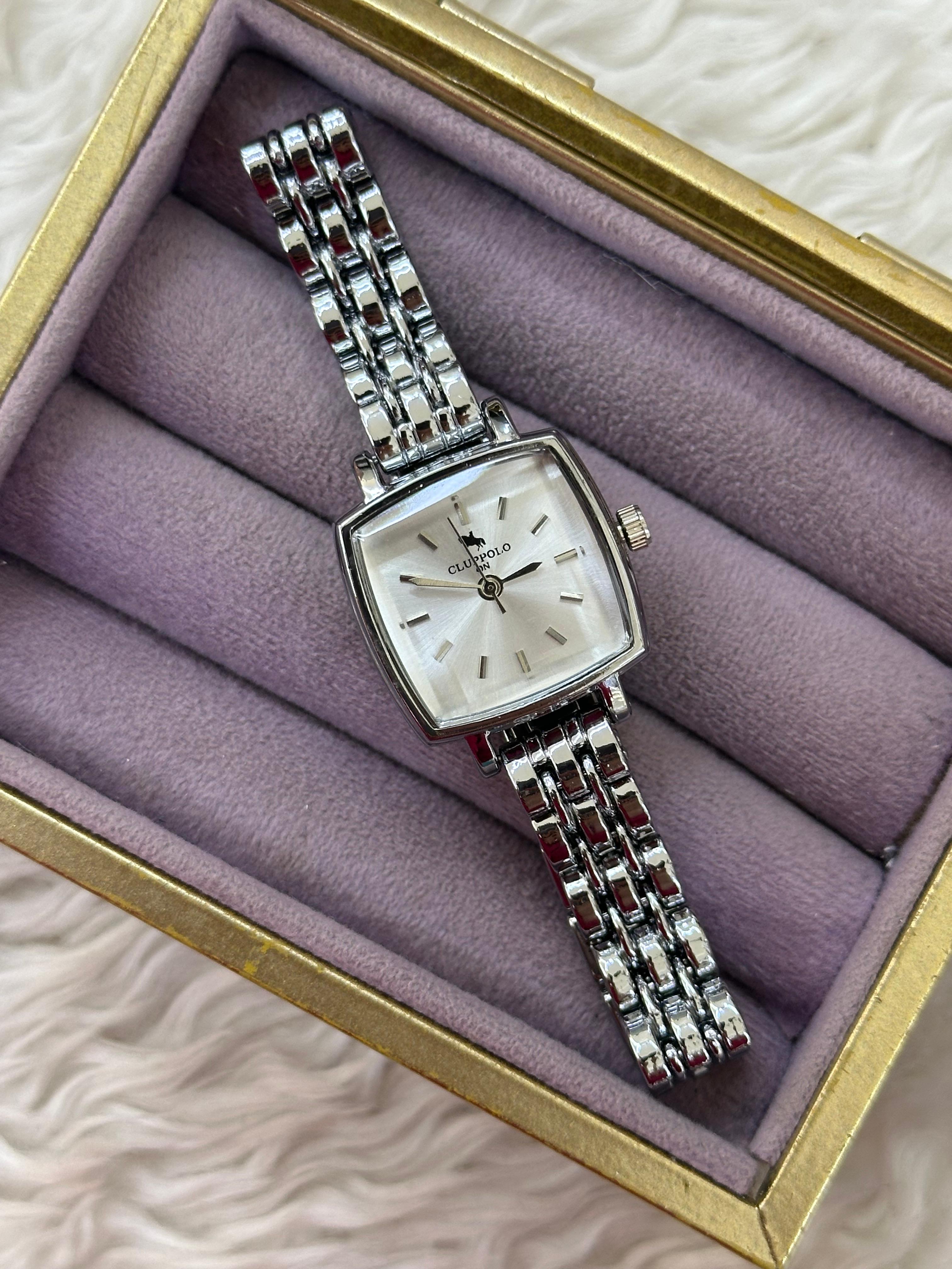 ⬜ Klasik Dikdörtgen Silver Saat: Beyazın Sade Işıltısı 🕰️