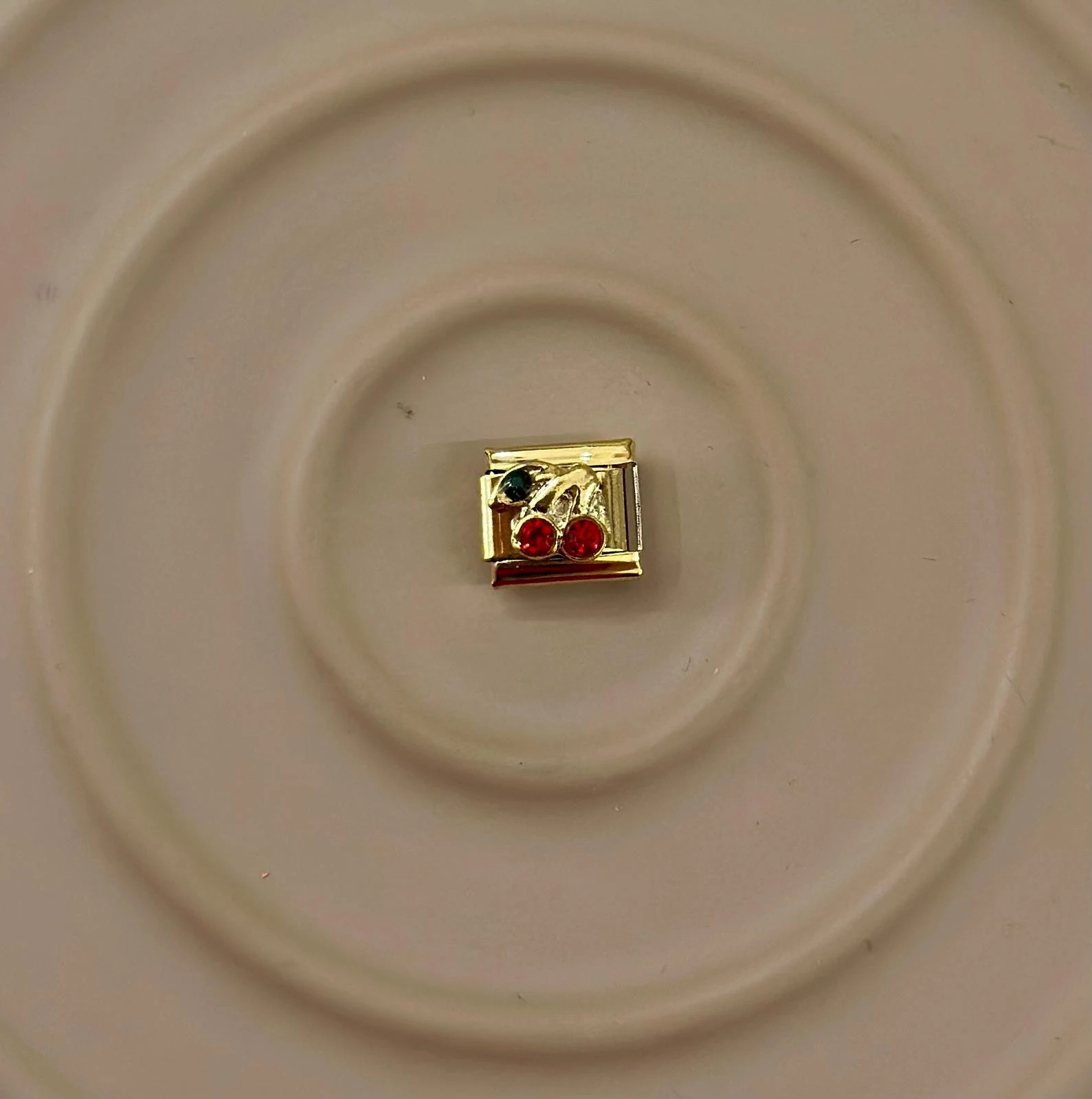 🍒 Nomination Charm: Altın Işıltısında Kiraz Lezzeti! 💛