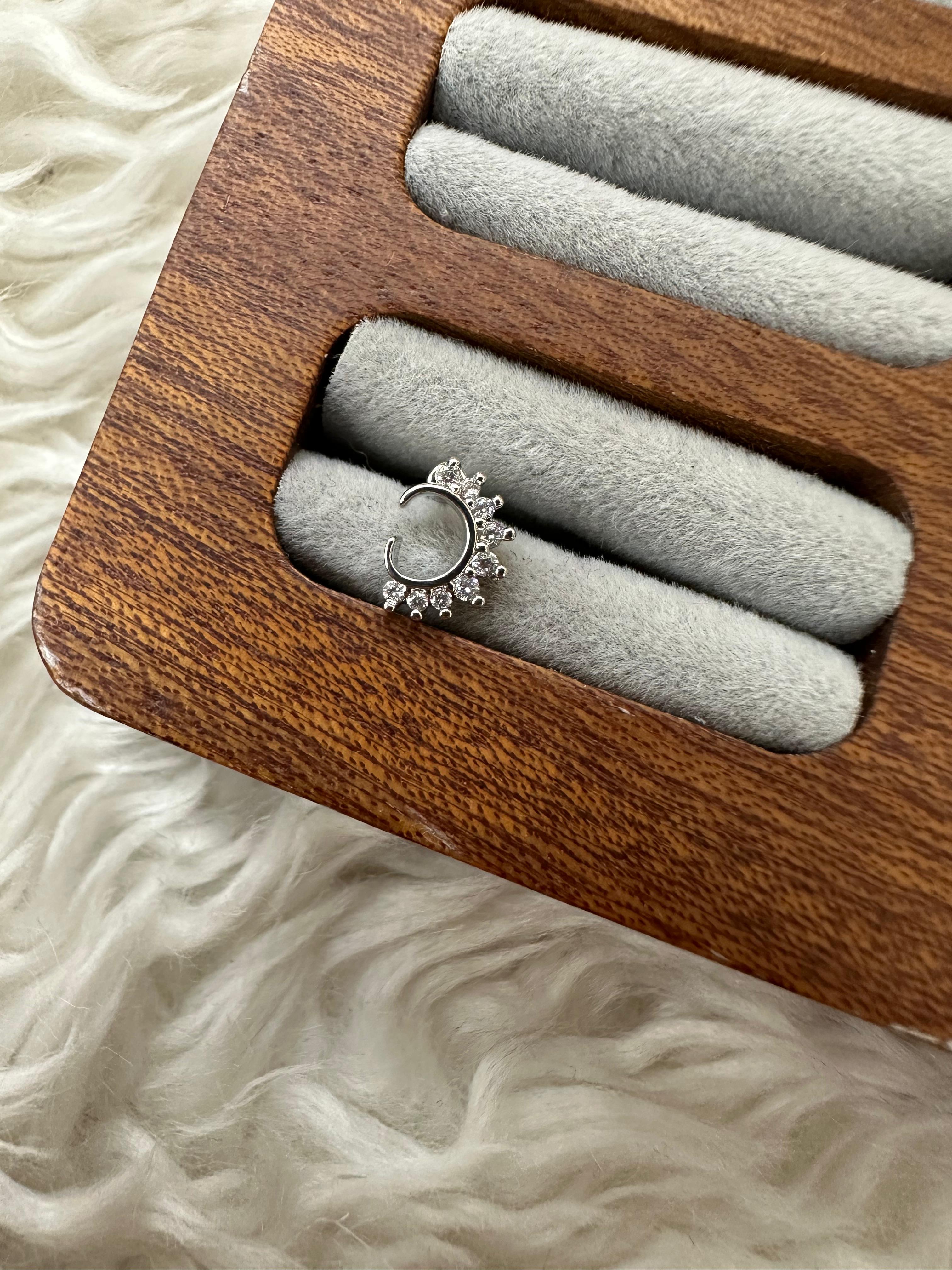 💎🥈✨ SAF VE PARLAK: TAŞLI GÜMÜŞ PIERCING 