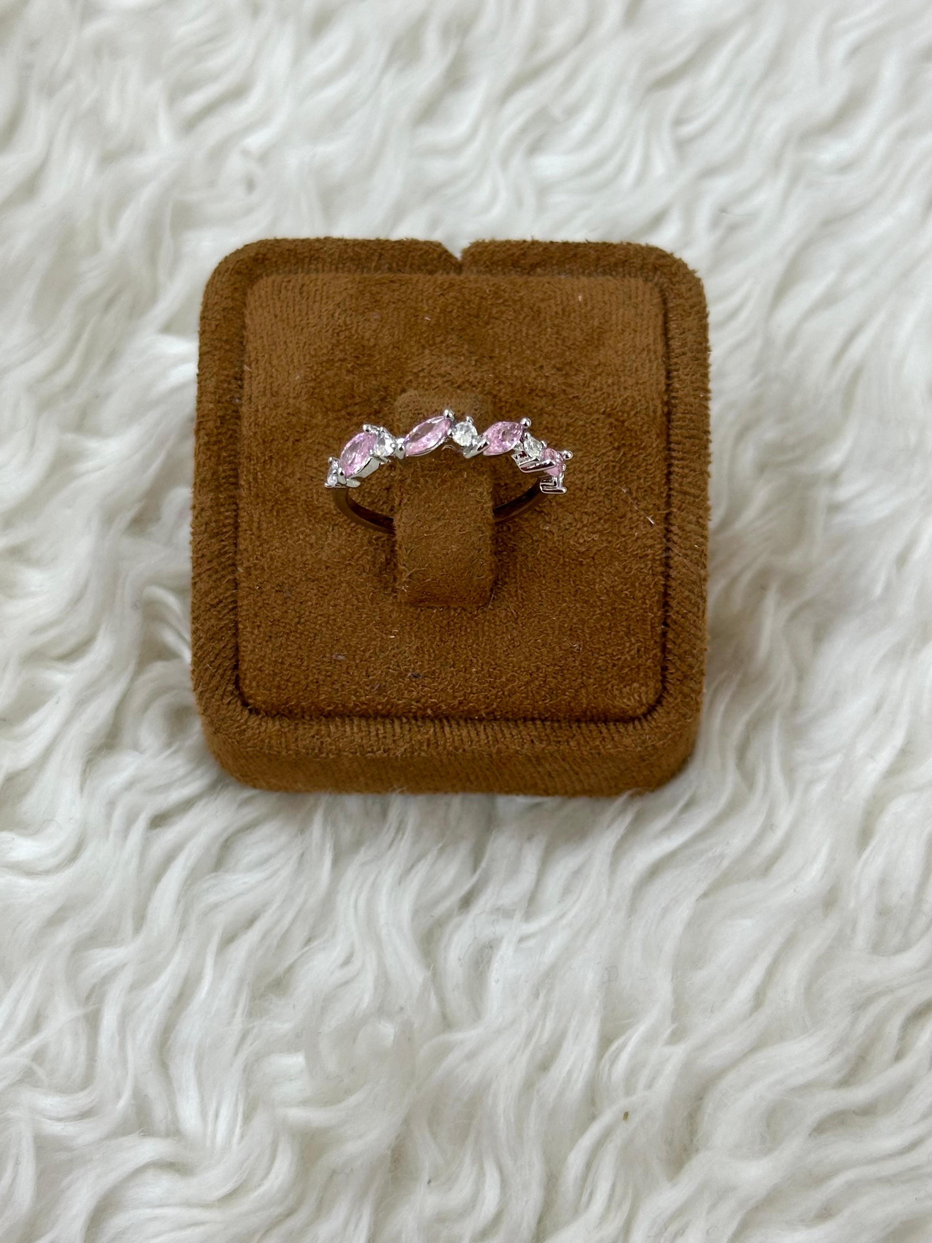 🌟 Sıralı Pembe Pırıltı Yüzük 🌟