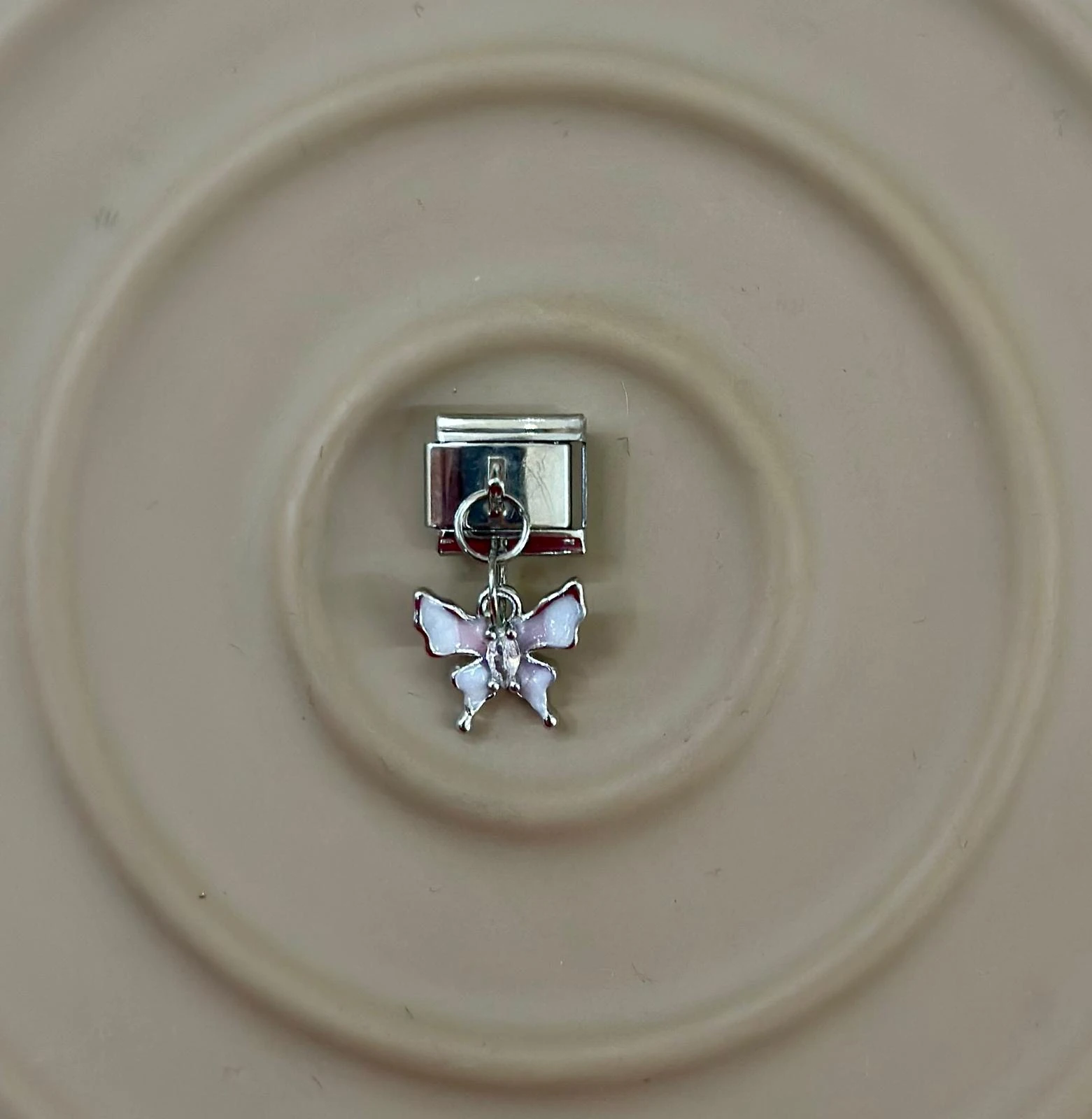 Işıltılı Kelebek Nomination Charm