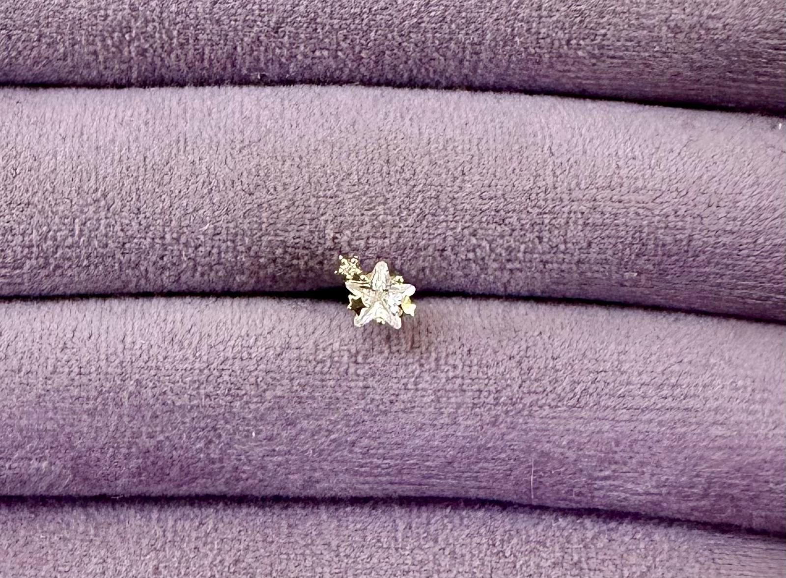 ⭐ Kristal Yıldız Pıercıng