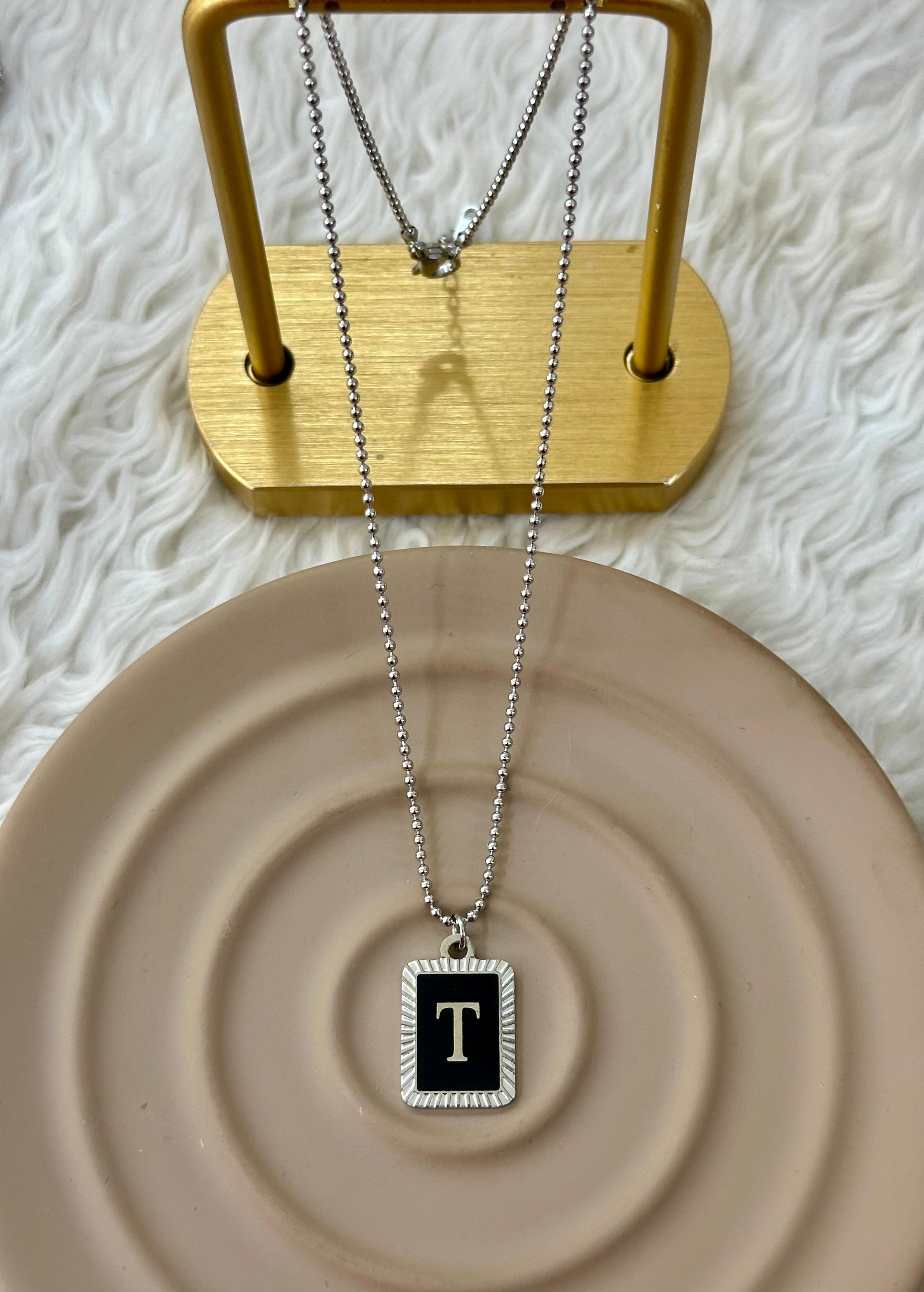 ✨ T Harfli Silver Plaka Kolye 🖤🤍