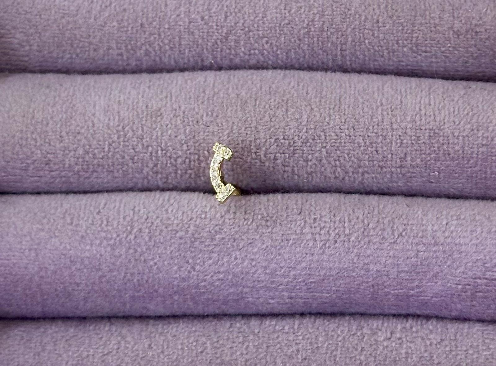 ✨ Kıvrımlı Ok Ucu Piercing 