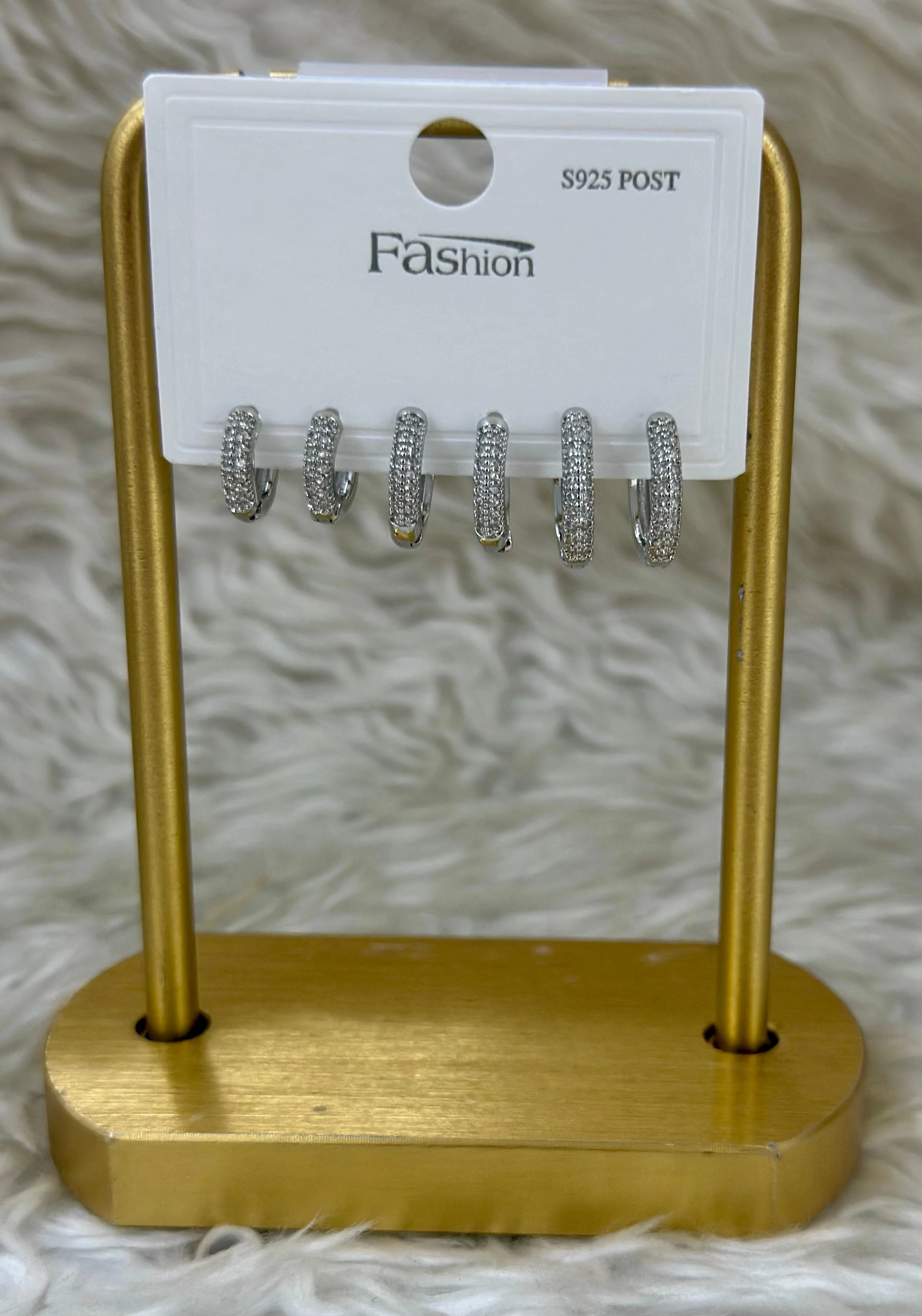 💎 Buz Parıltısı: Gümüş Full Taşlı Halka Küpe! ❄️