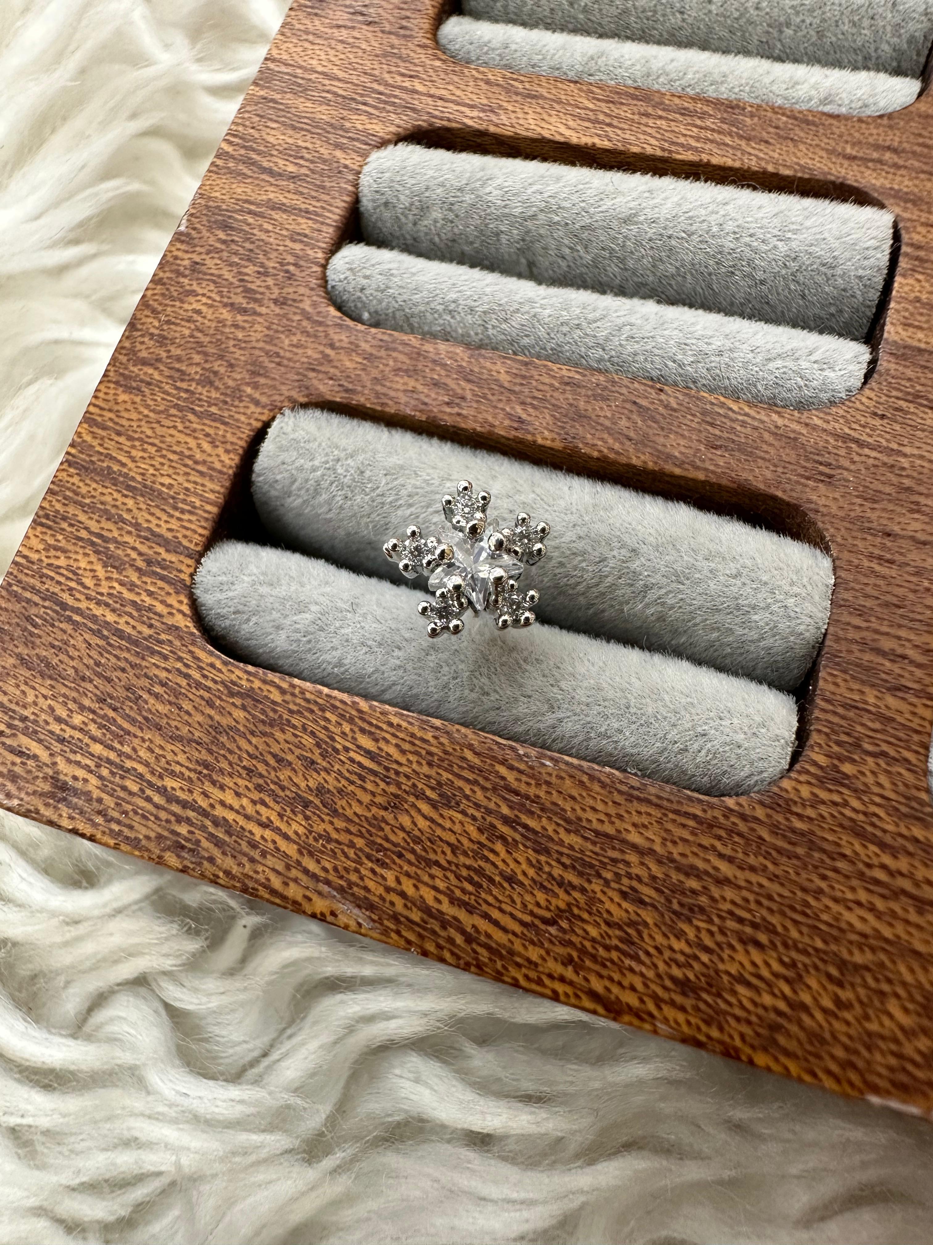 ❄️🥈💎 KIŞ MUCİZESİ: SILVER KAR TANESİ PIERCING 