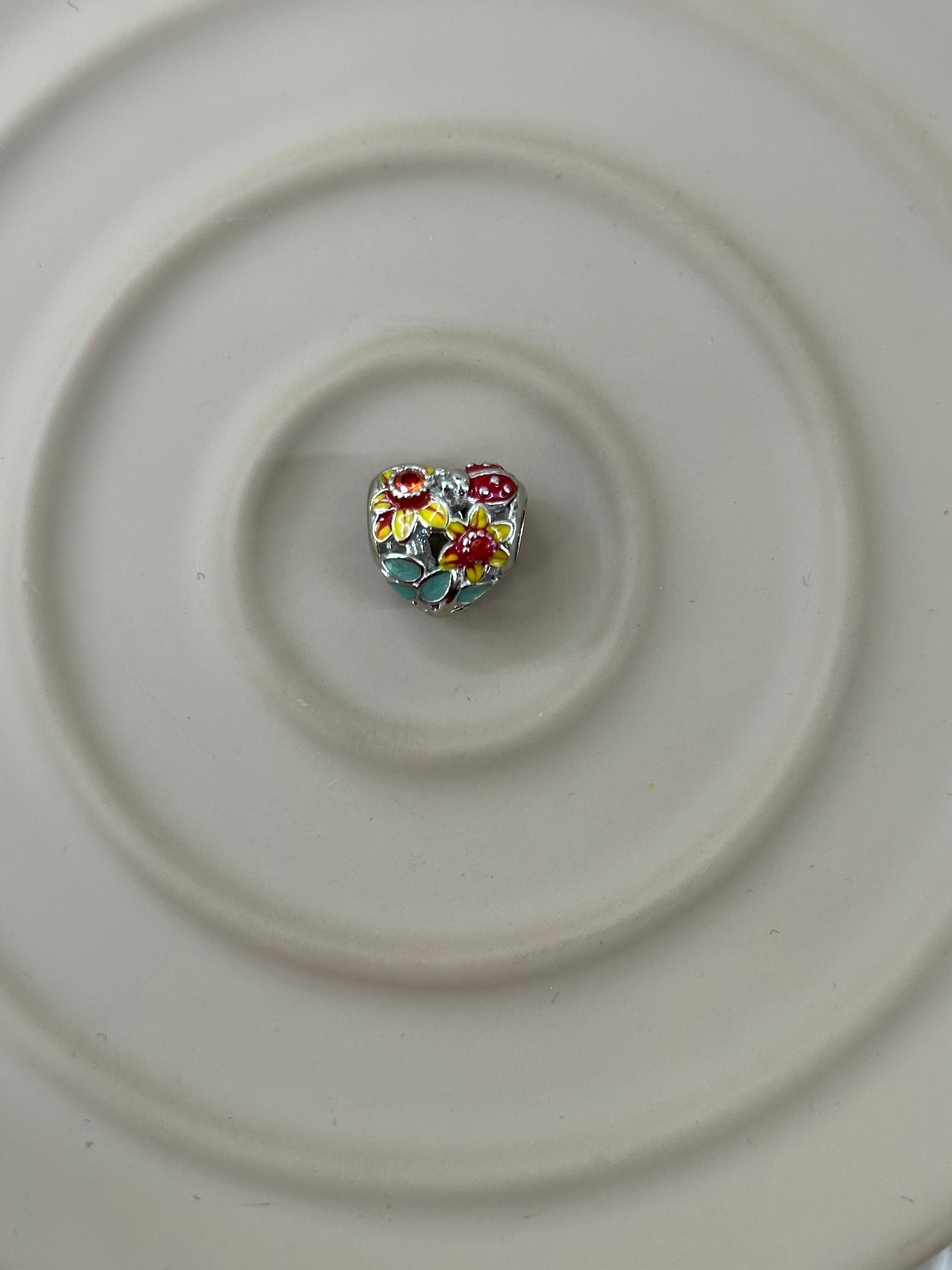 Bahar Kalbi Çiçek & Uğur Böceği Charm