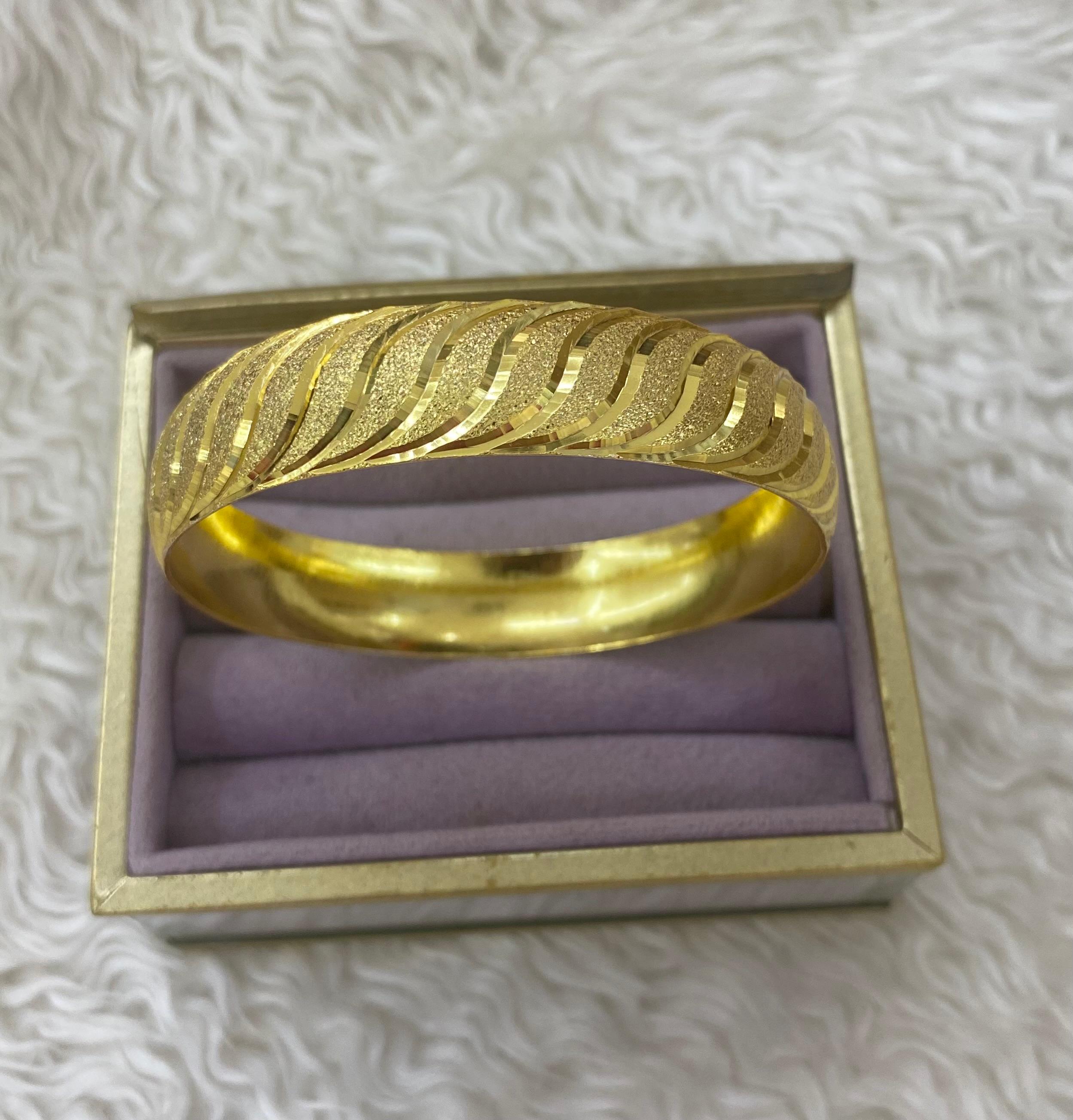 "Rüzgar Fısıltısı" Geniş Kumlu Yüzey Kelepçe Bilezik (65mm)