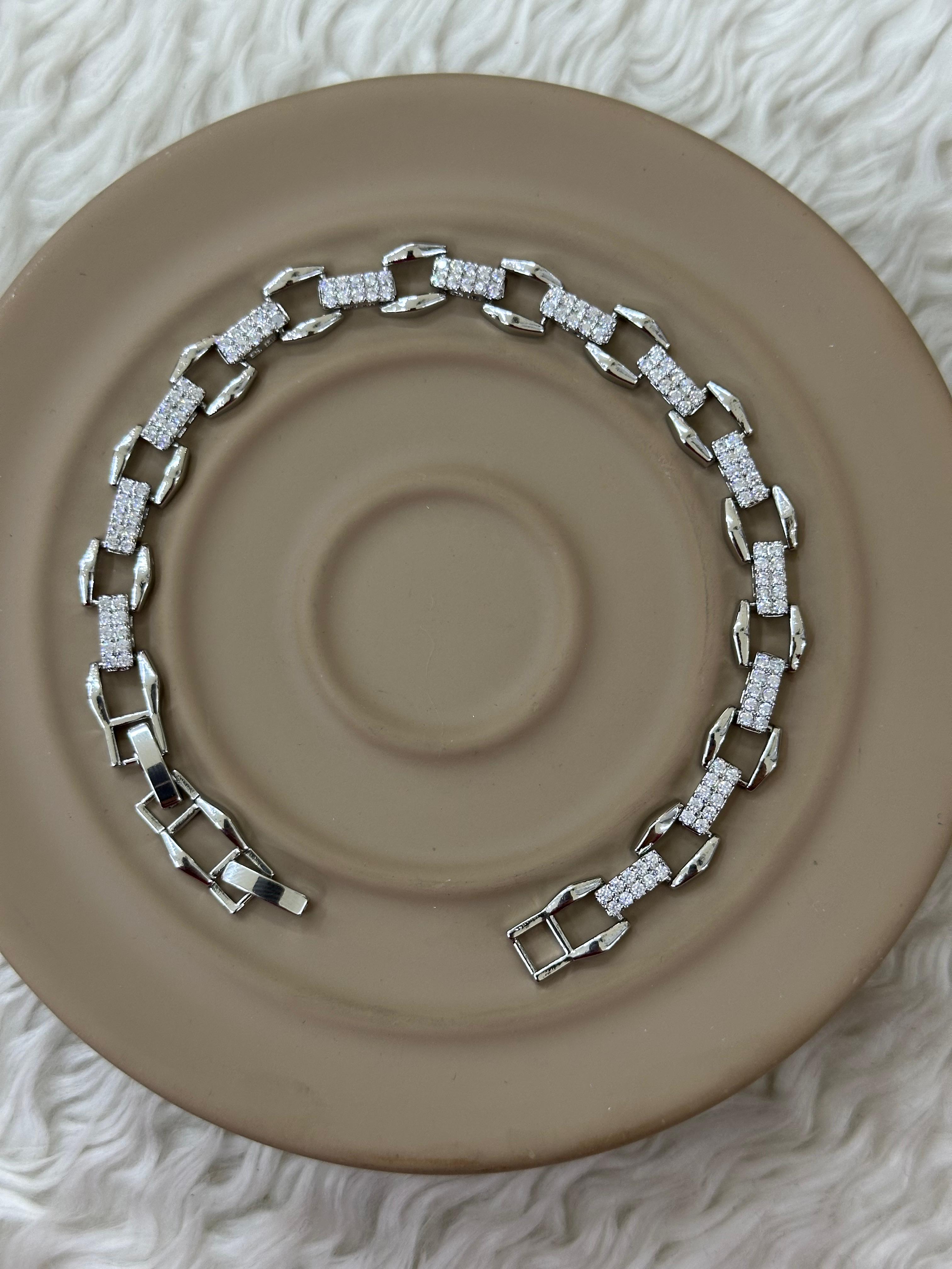 ⛓️ Zincirli Su Yolu: Pırıltı ve Modern Bağlantı 💎