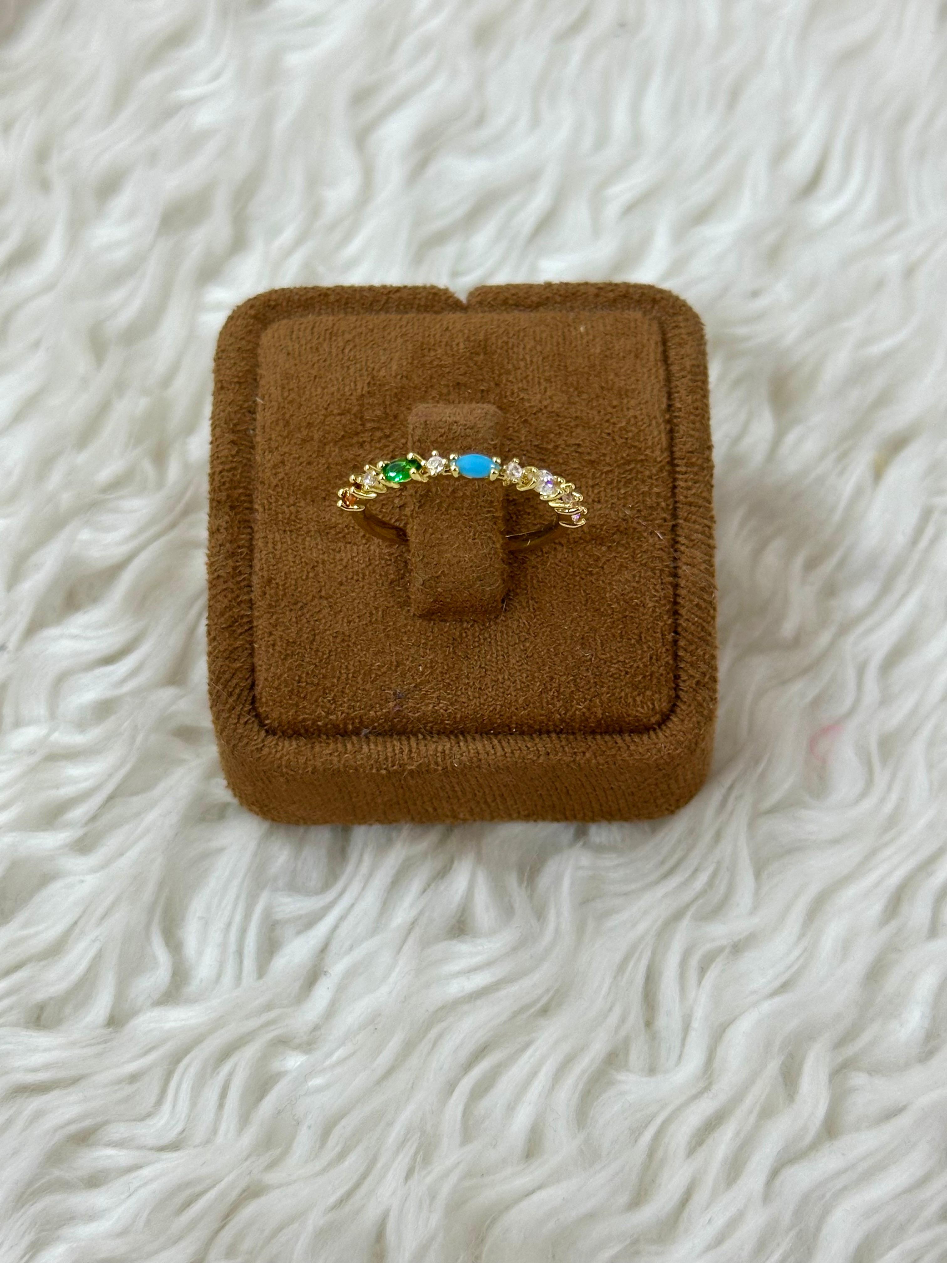 🌈Gökkuşağı Sıra Taşlı Altın Yüzük