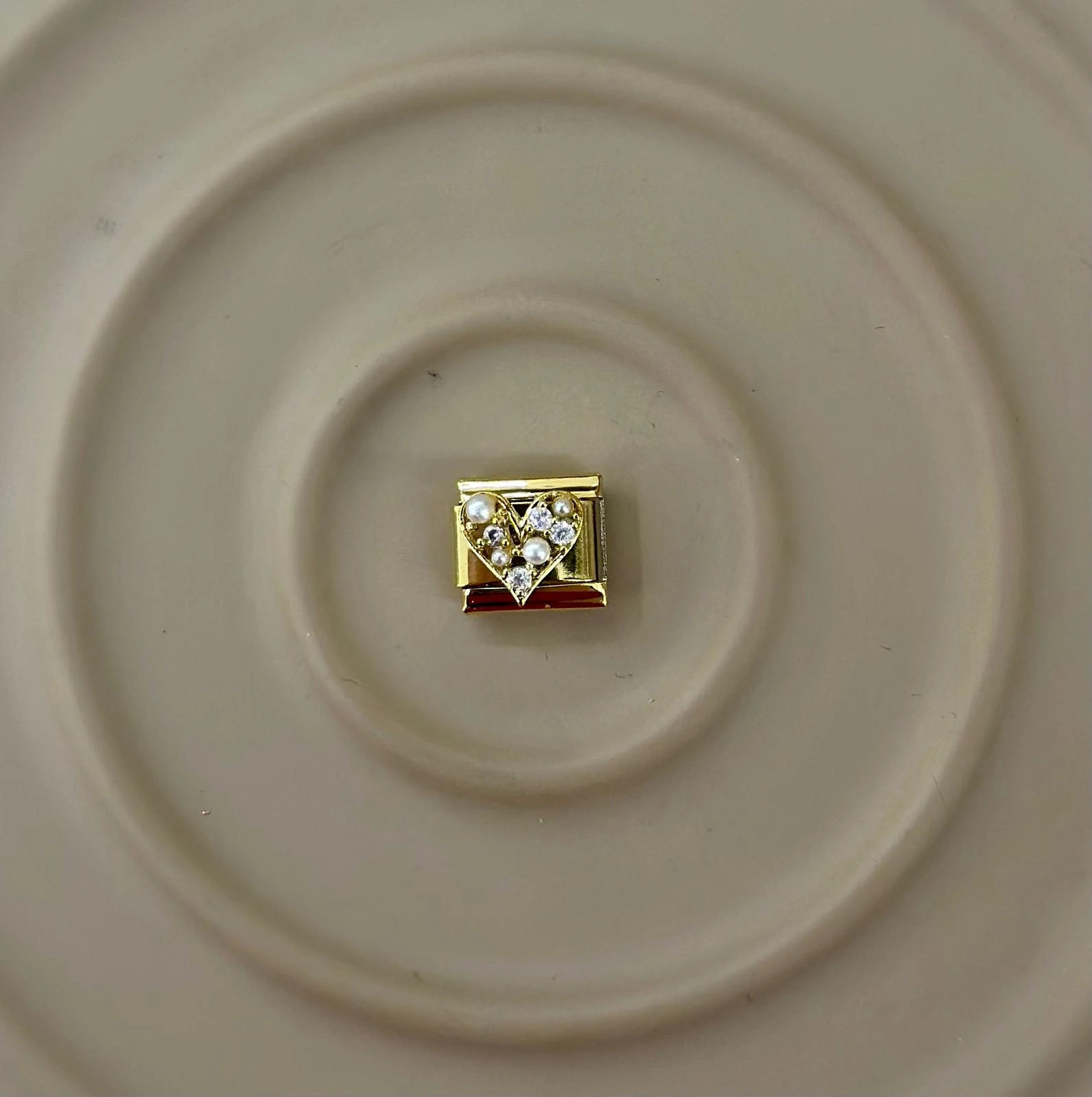 👑 Nomination Charm: İnci Kalp Zarafeti! 💛