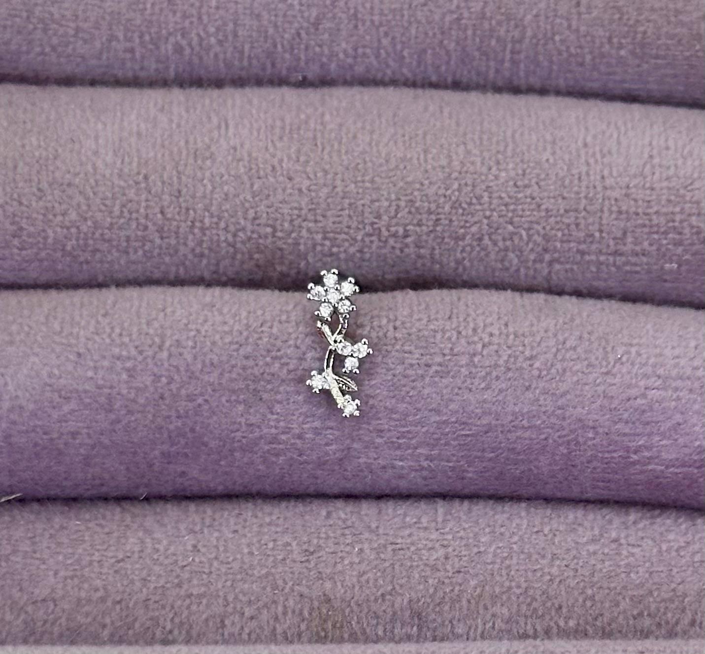 ✨ Yoğun Taşlı Hilal Piercing