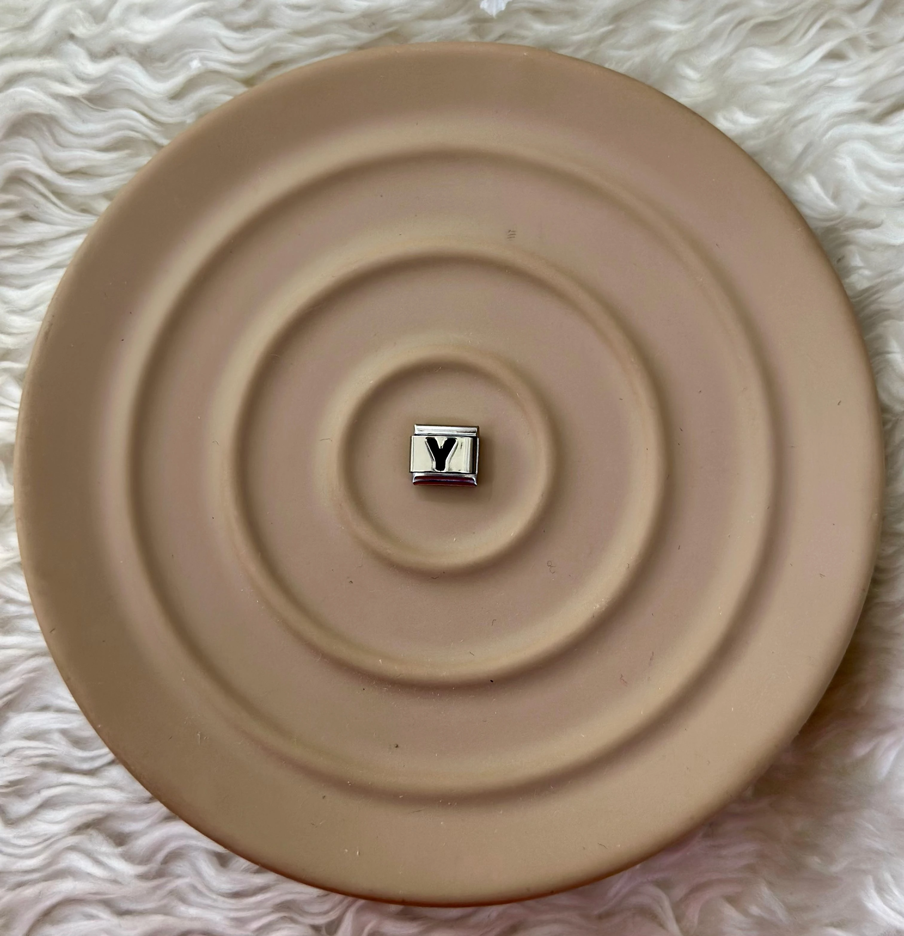 Nomination Charm: Yepyeni Y Harfi Parıltısı! 🇾💫