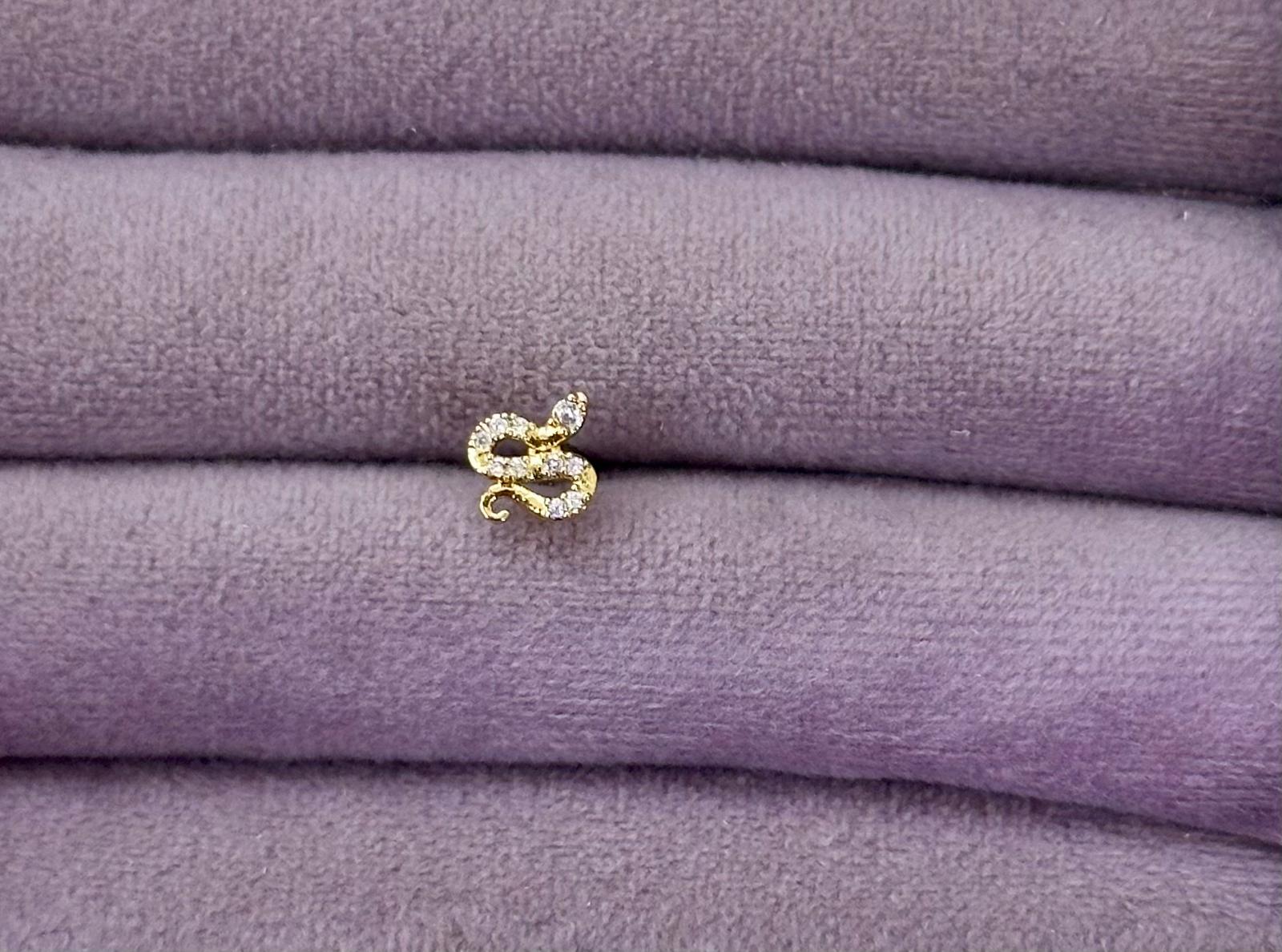  🐍 Yılan Piercing (ALTIN TONLU)