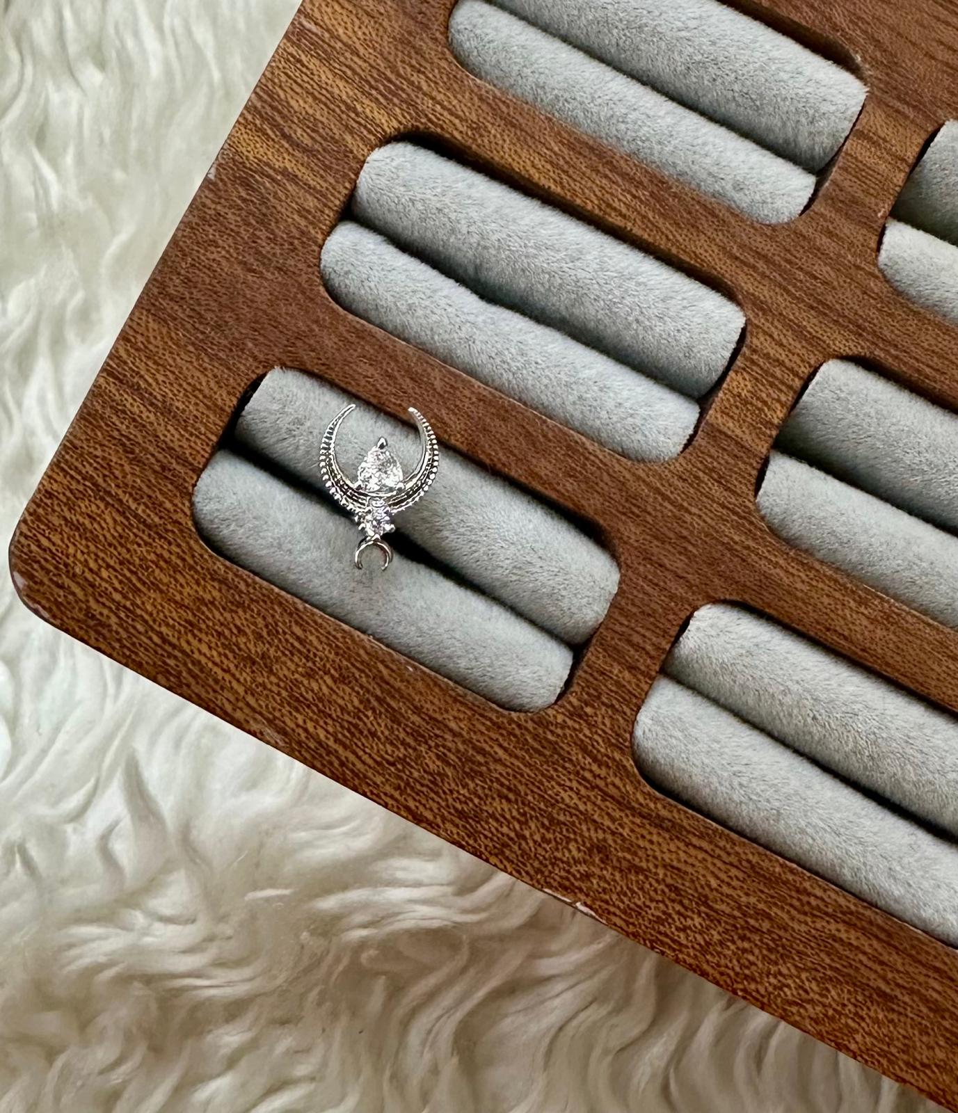 Gümüş Renkli Taşlı Piercing ❄️✨