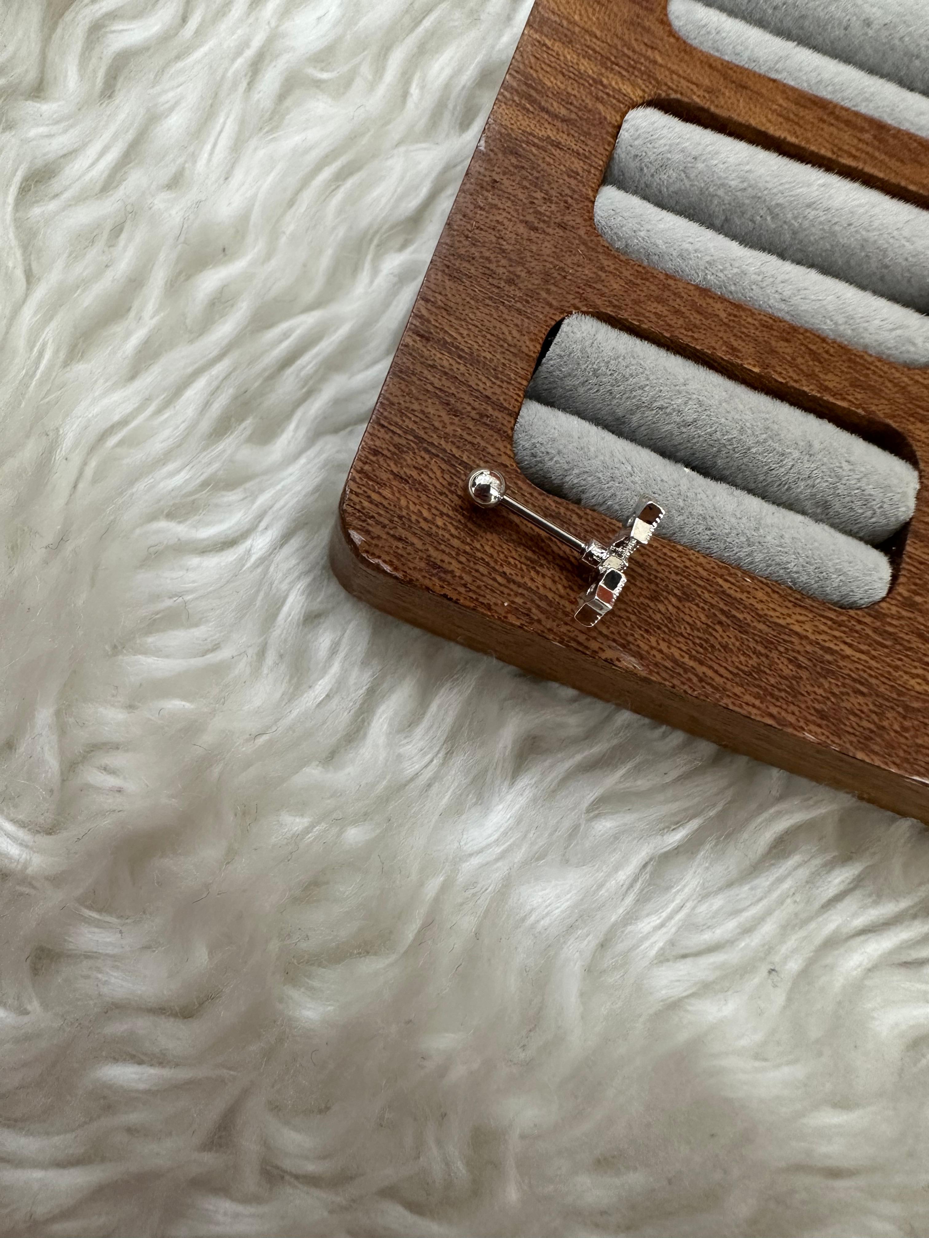 Üçlü Yıldız Kıkırdak Piercing