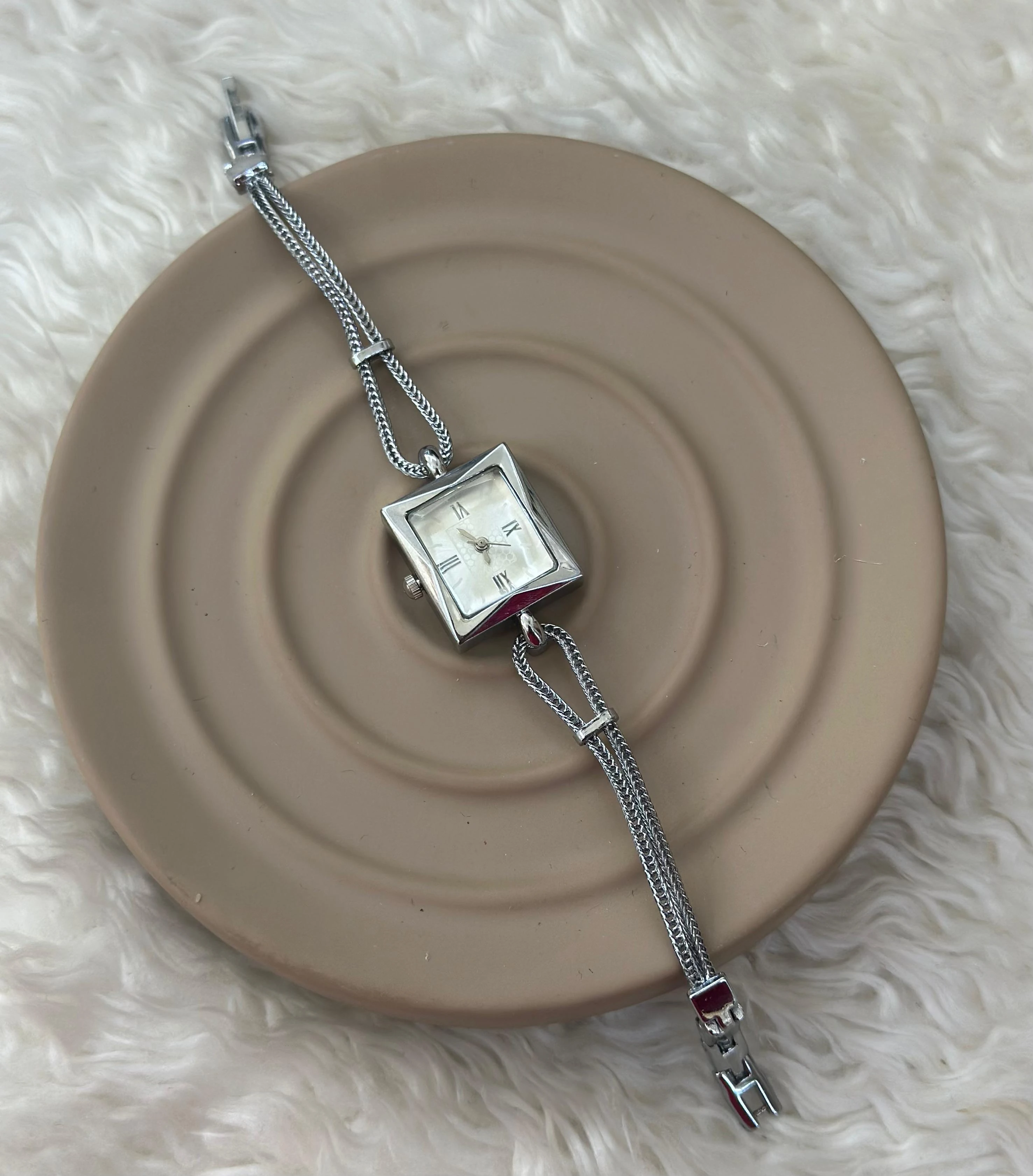 : Bükülmüş Kadranlı Sanat Eseri 💖